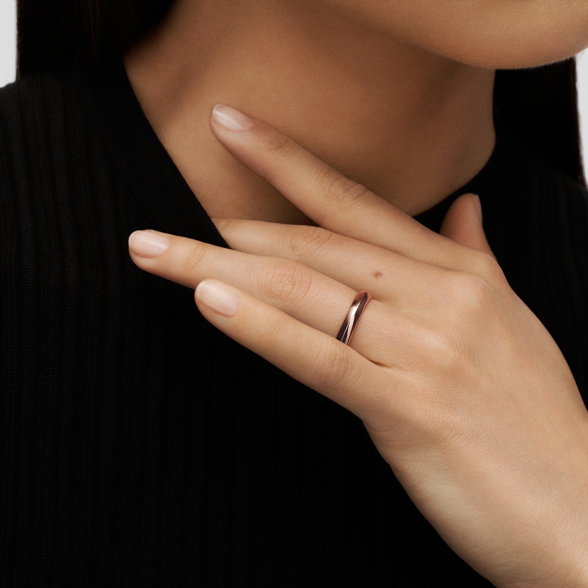  카테고리 웨딩밴드 LV 다이아몬드(LV Diamonds) 4mm 웨딩 밴드, 핑크 골드 | 루이비통 공식 온라인 스토어® (크게 보기)