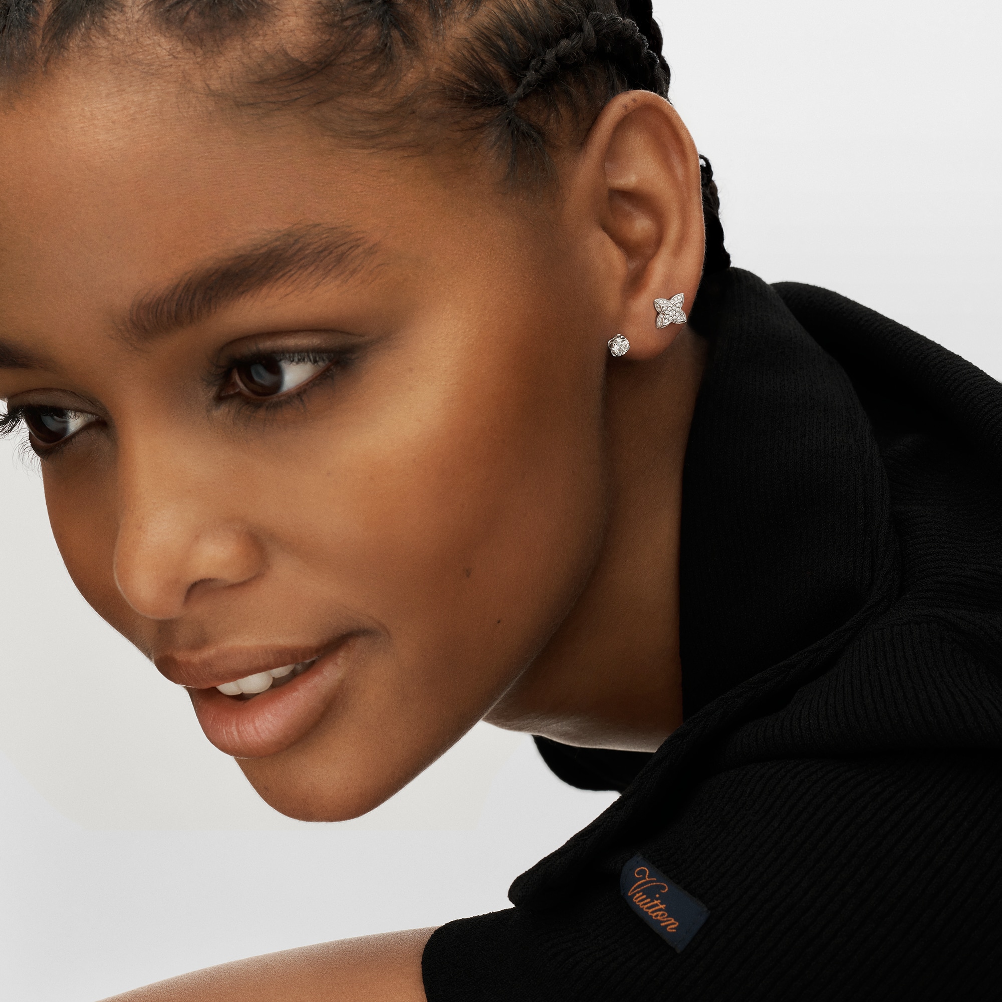  컬렉션 LV 다이아몬드 LV 다이아몬드 (LV Diamonds) 더블 스터드, 라운드 브릴리언트 컷 - 개당 판매 | 루이비통 공식 온라인 스토어® (크게 보기)