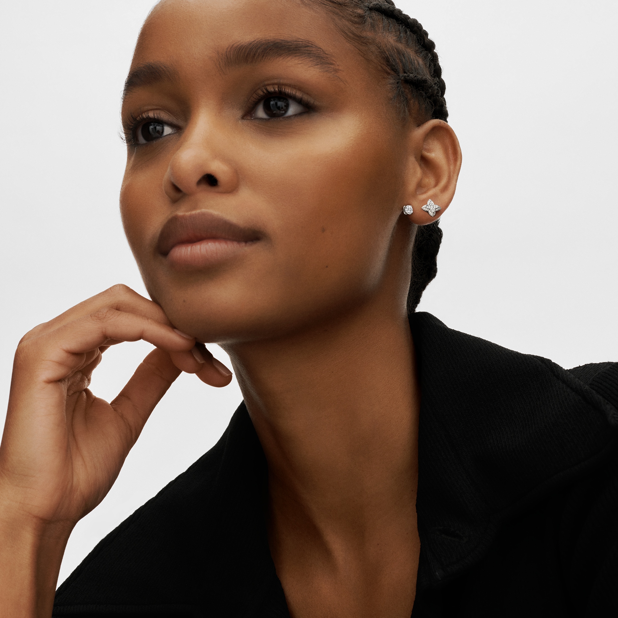  컬렉션 LV 다이아몬드 LV 다이아몬드 (LV Diamonds) 더블 스터드, 라운드 브릴리언트 컷 - 개당 판매 | 루이비통 공식 온라인 스토어® (크게 보기)