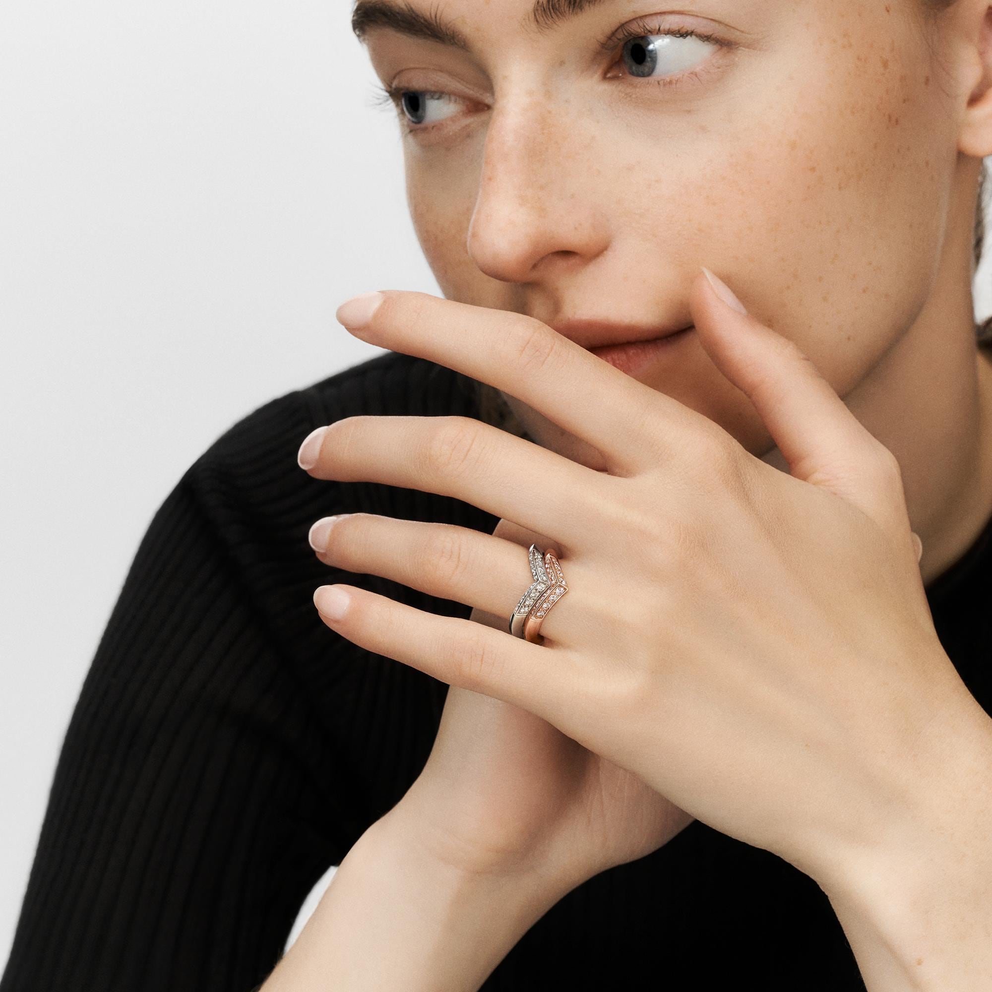  카테고리 웨딩밴드 LV 다이아몬드(LV Diamonds) 파베 V 반지, 핑크 골드 | 루이비통 공식 온라인 스토어® (크게 보기)