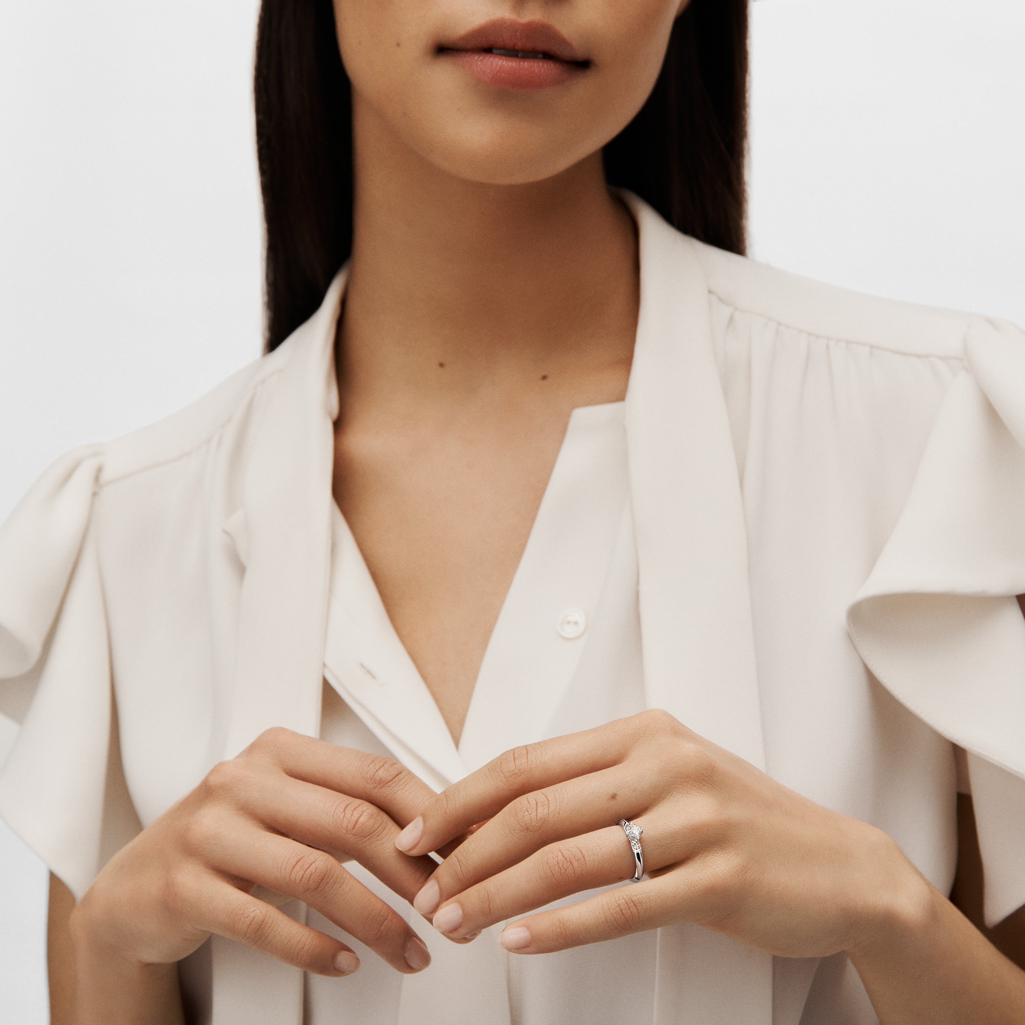  컬렉션 LV 다이아몬드 LV 다이아몬드 (LV Diamonds) 솔리테르, LV 모노그램 스타 (LV Monogram Star) 컷 | 루이비통 공식 온라인 스토어® (크게 보기)