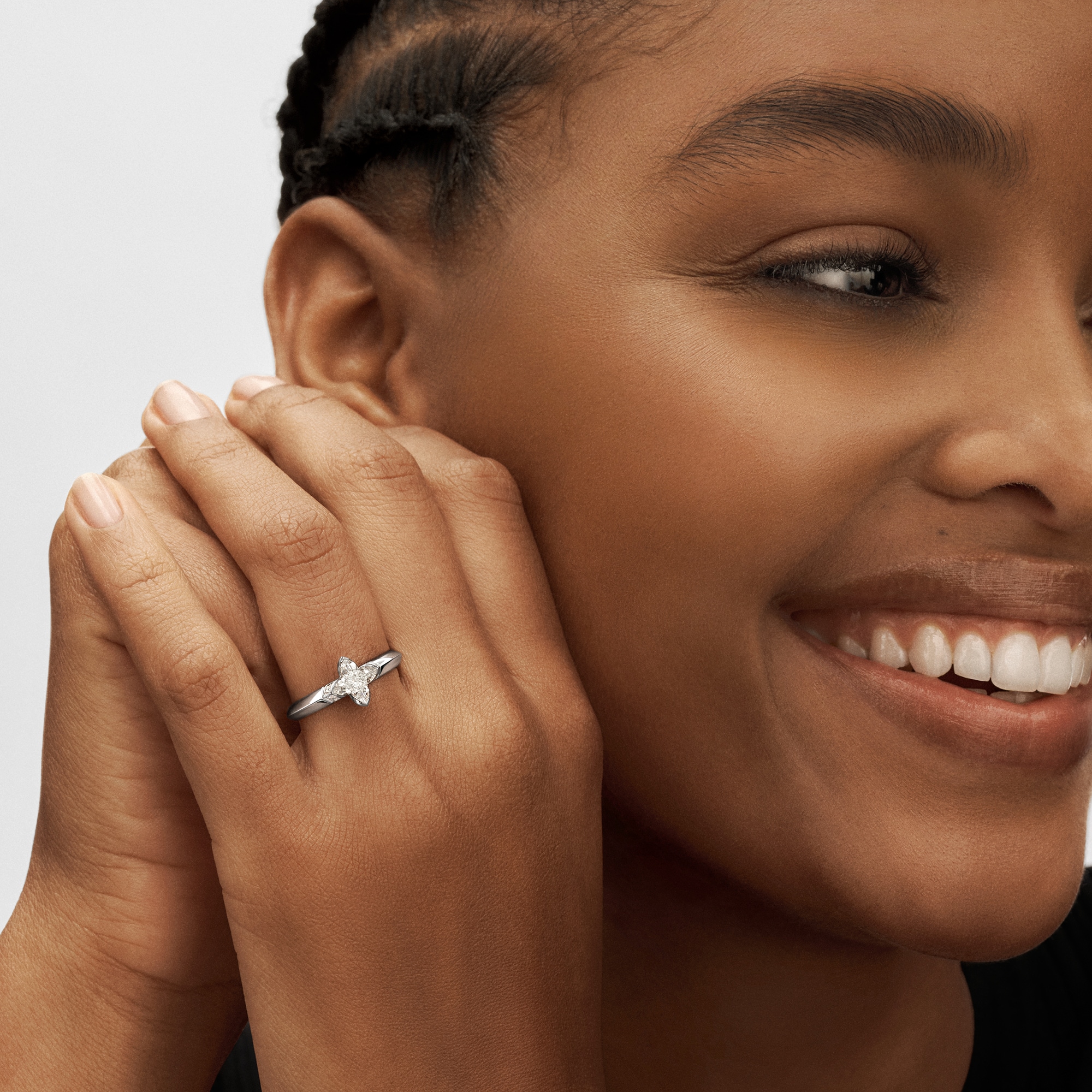  컬렉션 LV 다이아몬드 LV 다이아몬드 (LV Diamonds) 솔리테르, LV 모노그램 스타 (LV Monogram Star) 컷 | 루이비통 공식 온라인 스토어® (크게 보기)