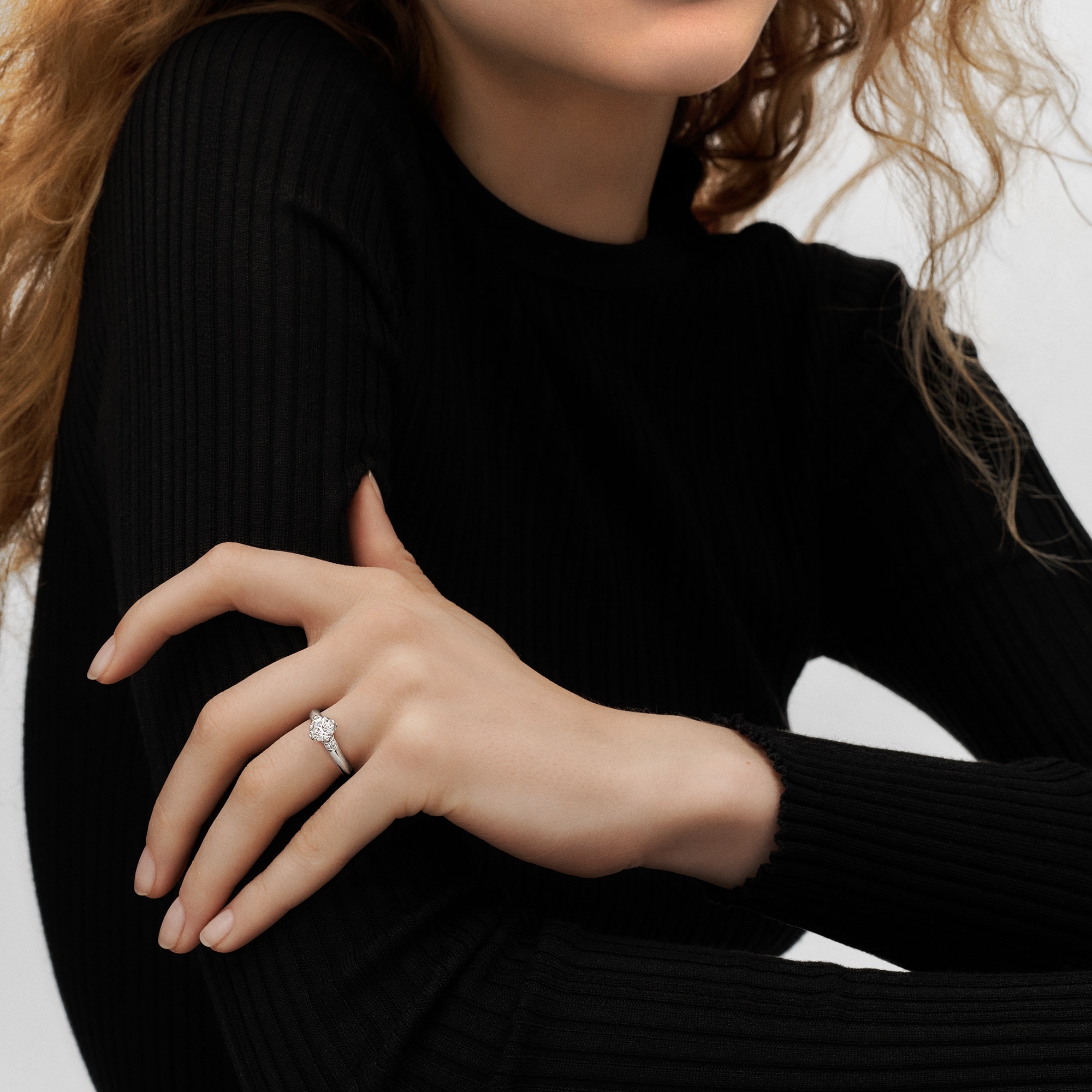  컬렉션 LV 다이아몬드 LV 다이아몬드 (LV Diamonds) 솔리테르, 라운드 브릴리언트 컷 | 루이비통 공식 온라인 스토어® (크게 보기)