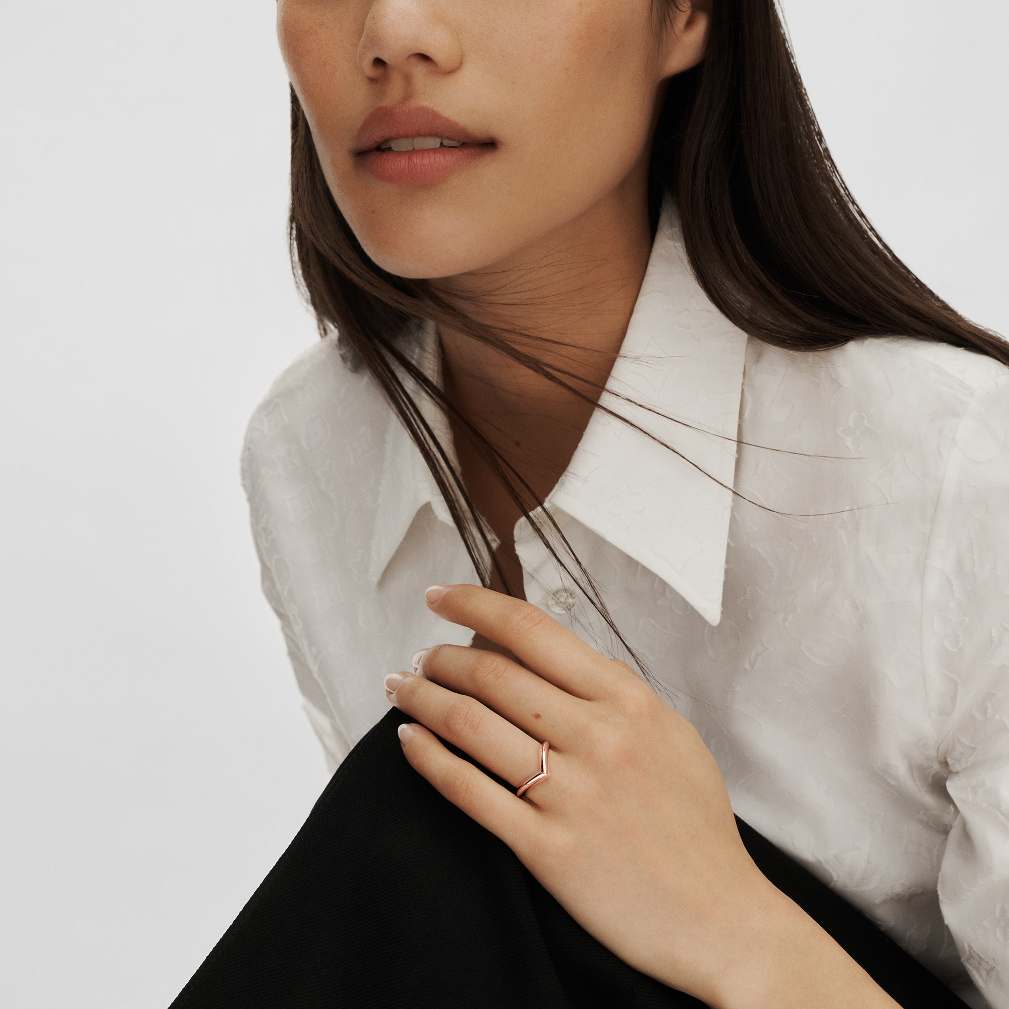  카테고리 웨딩밴드 LV 다이아몬드(LV Diamonds) V 반지, 핑크 골드 | 루이비통 공식 온라인 스토어® (크게 보기)