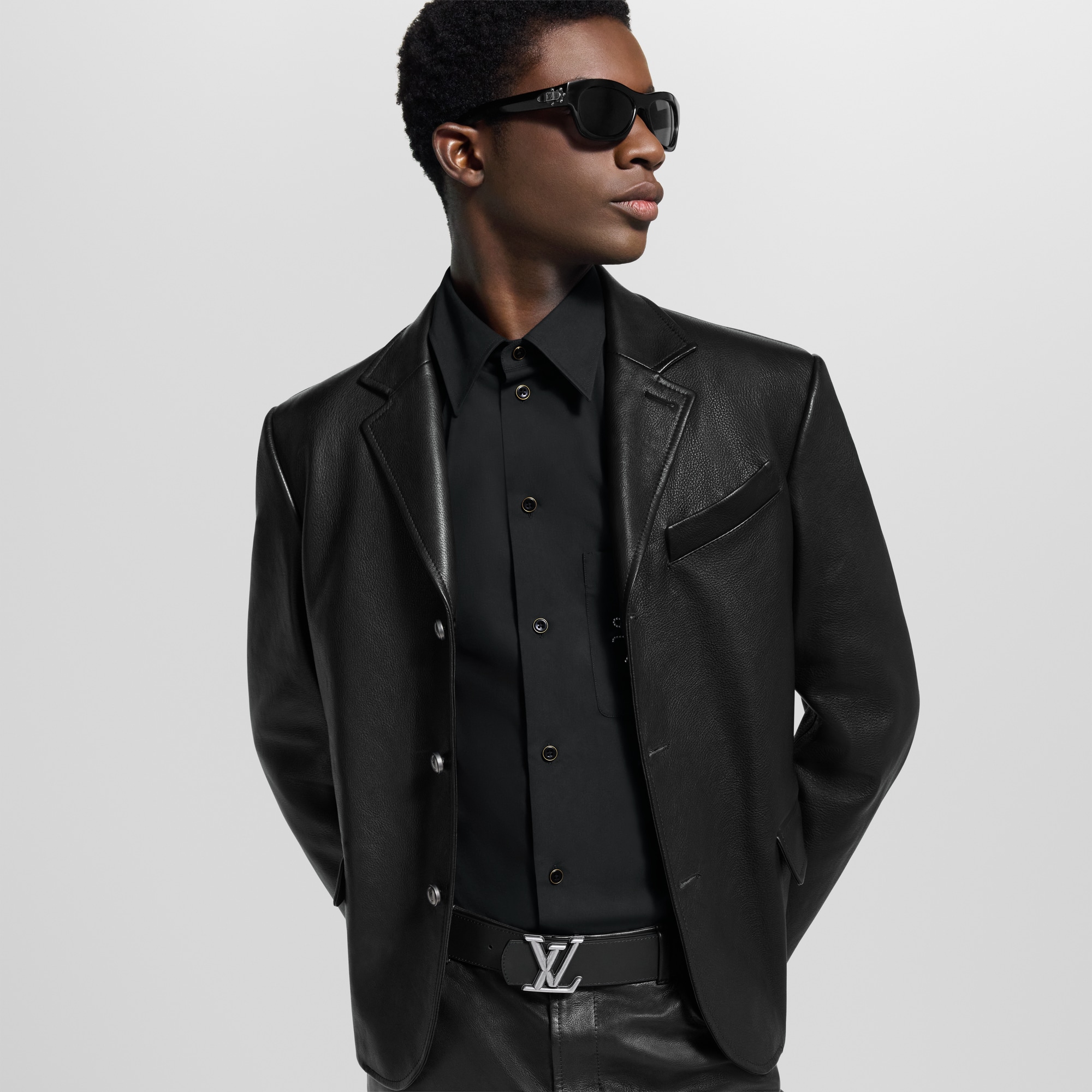  액세서리 벨트 LV 디멘션 로커빌리 (LV Dimension Rockabilly) 스터드 40mm 리버서블 벨트 | 루이비통 공식 온라인 스토어® (크게 보기)