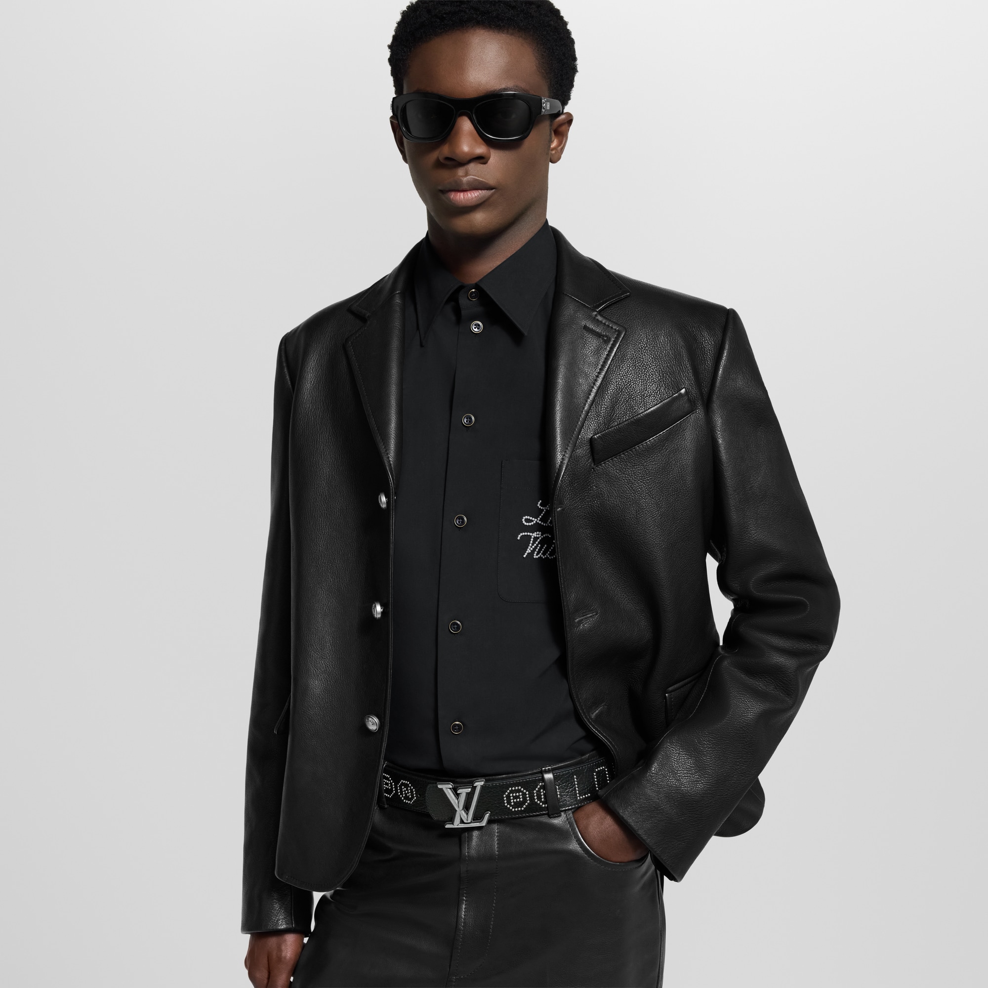  액세서리 벨트 LV 디멘션 로커빌리 (LV Dimension Rockabilly) 스터드 40mm 리버서블 벨트 | 루이비통 공식 온라인 스토어® (크게 보기)