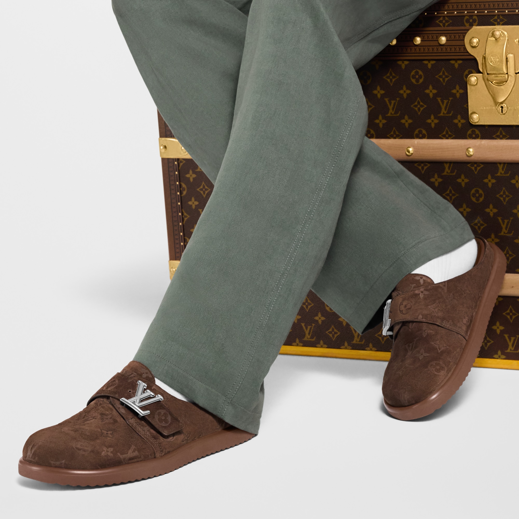  슈즈 샌들 LV 이지 뮬 | 루이비통 공식 온라인 스토어® (크게 보기)