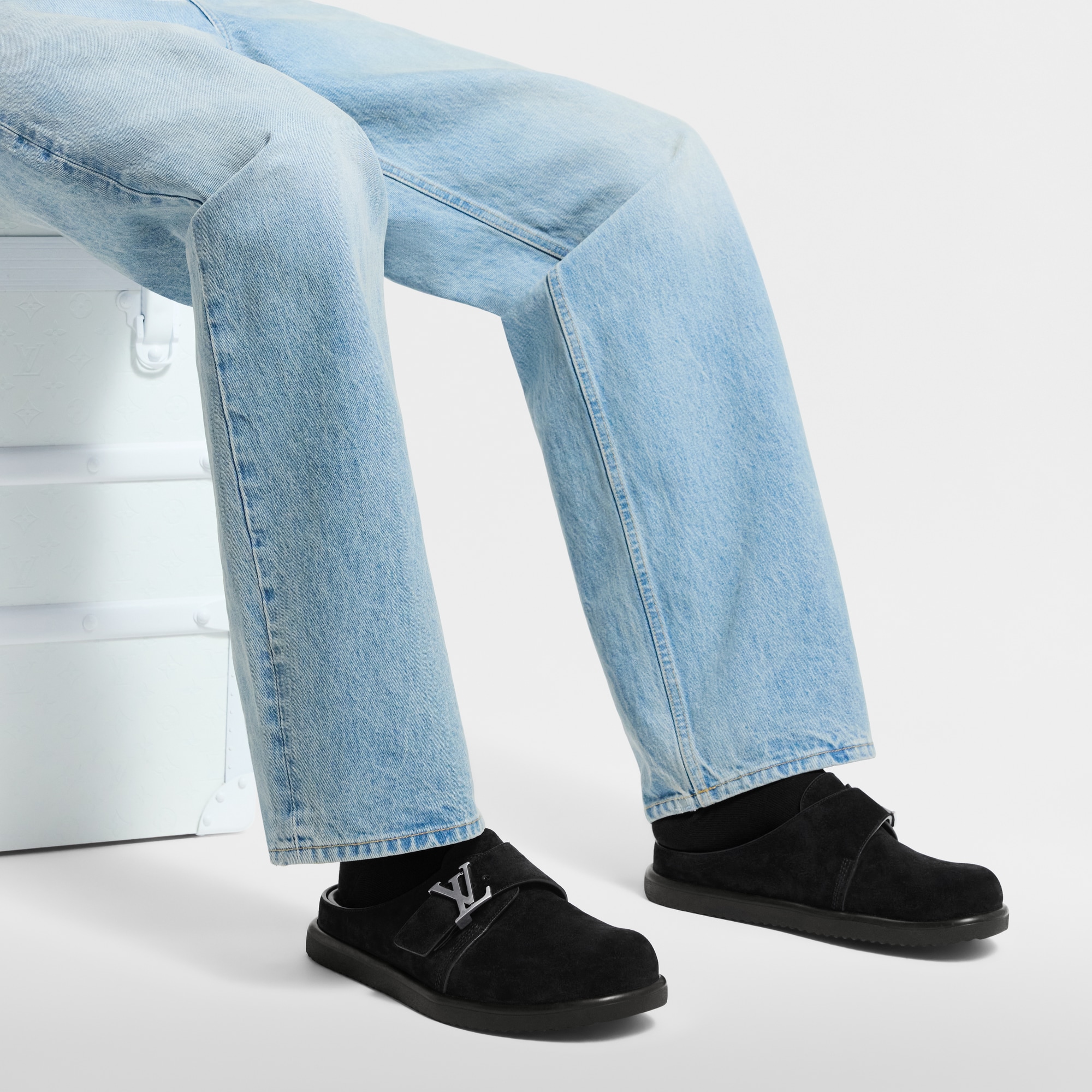  슈즈 샌들 LV 이지 뮬 | 루이비통 공식 온라인 스토어® (크게 보기)