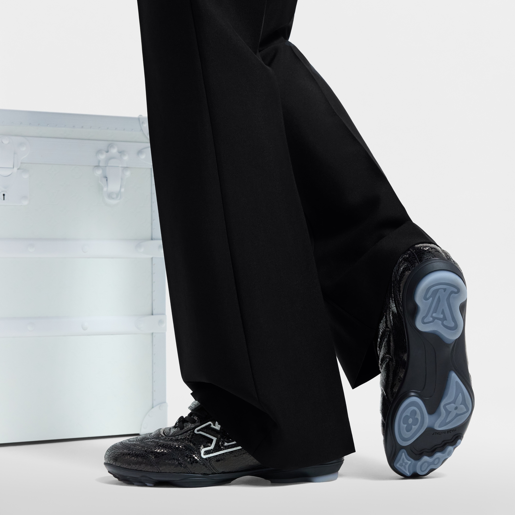  슈즈 스니커즈 LV 풋프린트 사커 스니커즈 | 루이비통 공식 온라인 스토어® (크게 보기)