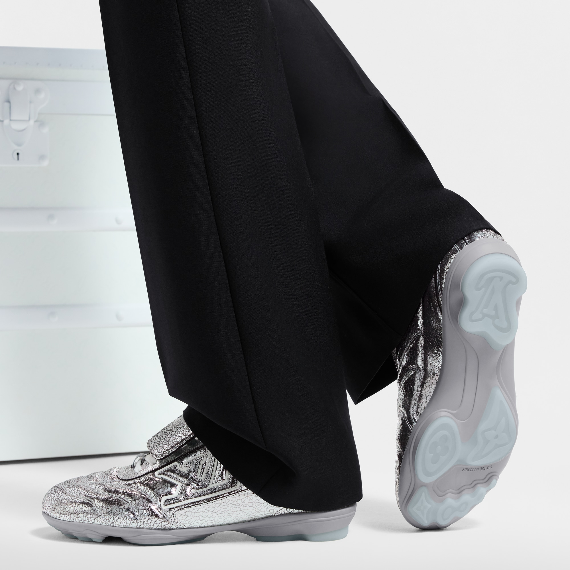  슈즈 스니커즈 LV 풋프린트 사커 스니커즈 | 루이비통 공식 온라인 스토어® (크게 보기)