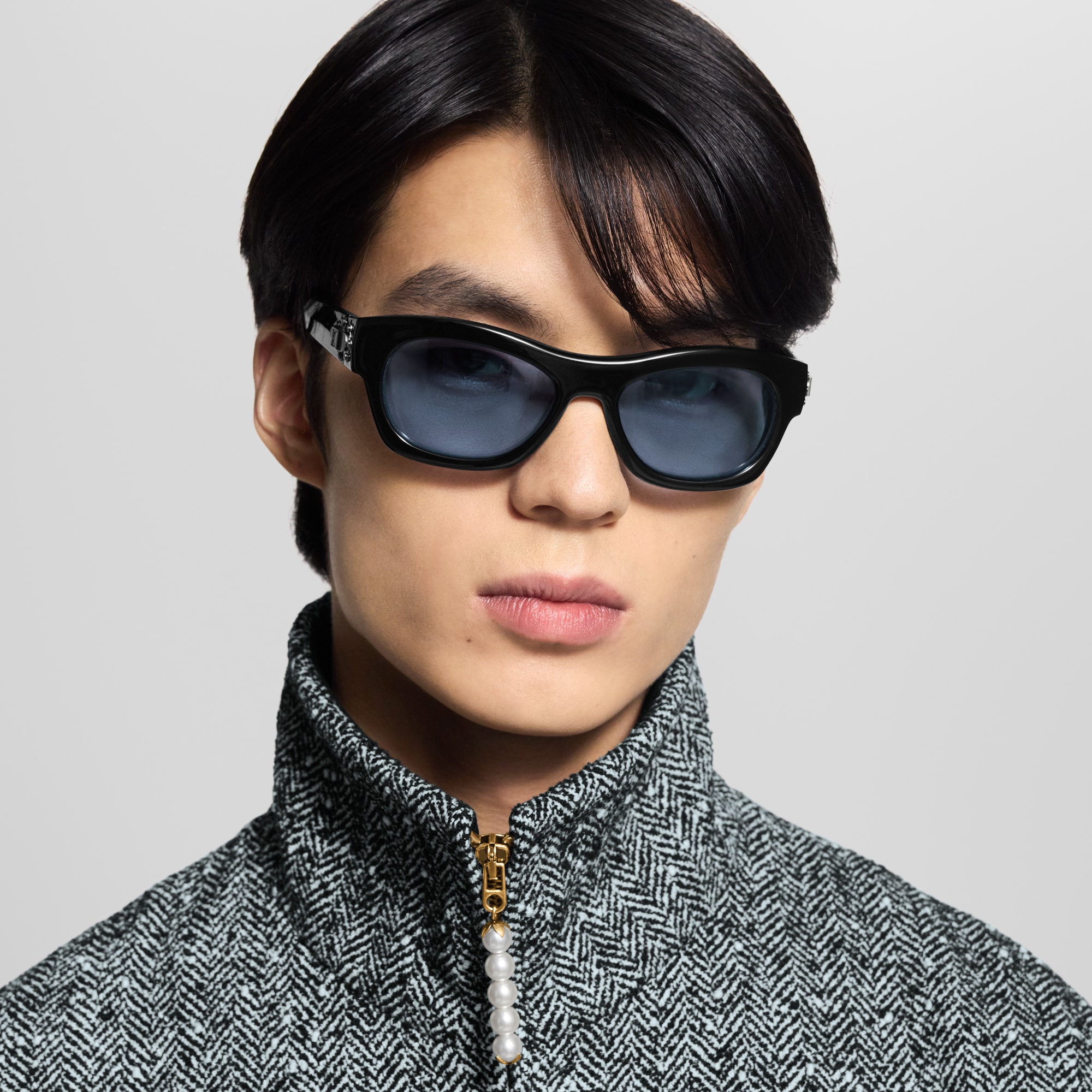 S00 액세서리 선글라스 LV 프로그 (LV Frog) 라운드 스퀘어 선글라스 | 루이비통 공식 온라인 스토어® (크게 보기)