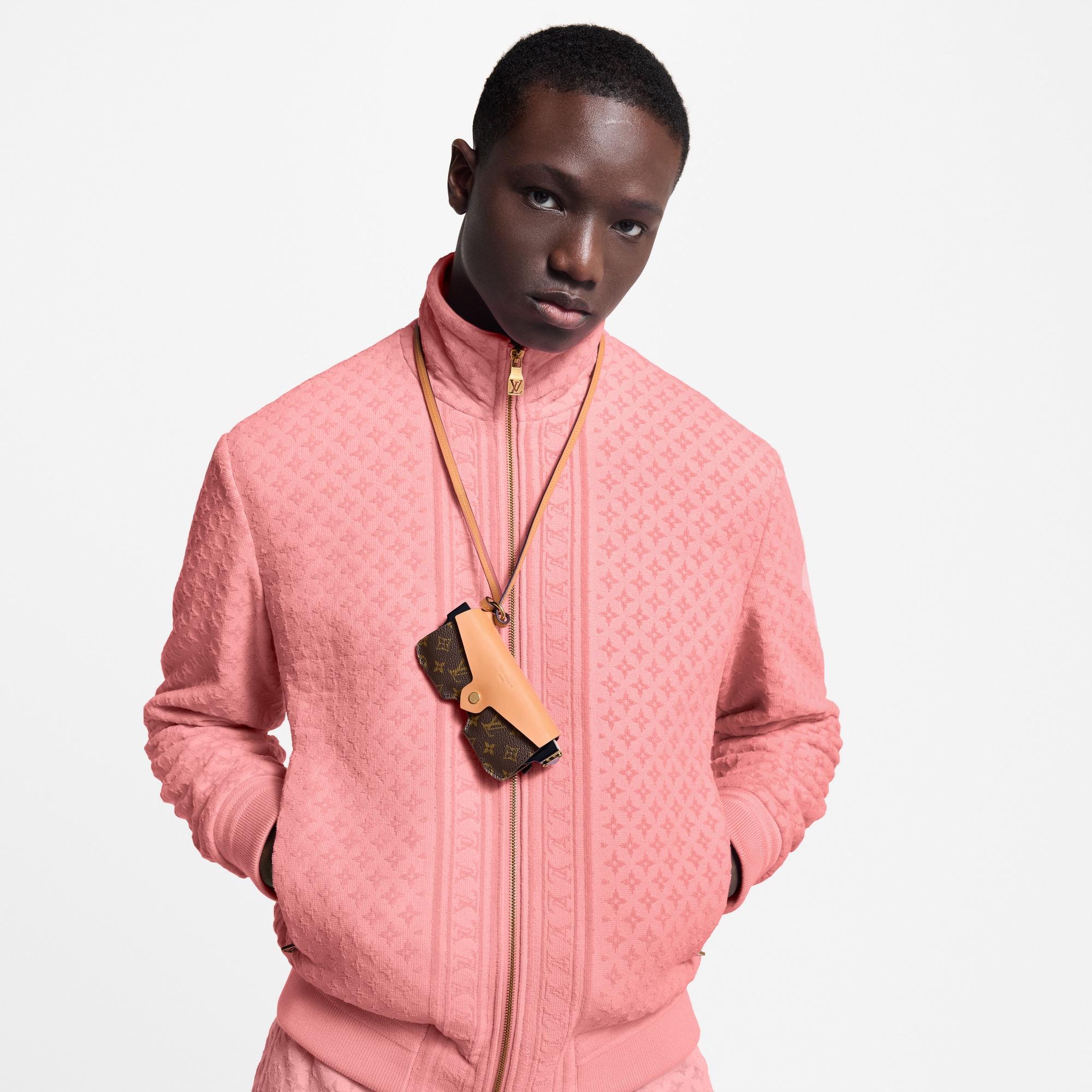 S00 액세서리 키 홀더 & 백참 LV 글래시스 (LV Glasses) 홀더 | 루이비통 공식 온라인 스토어® (크게 보기)