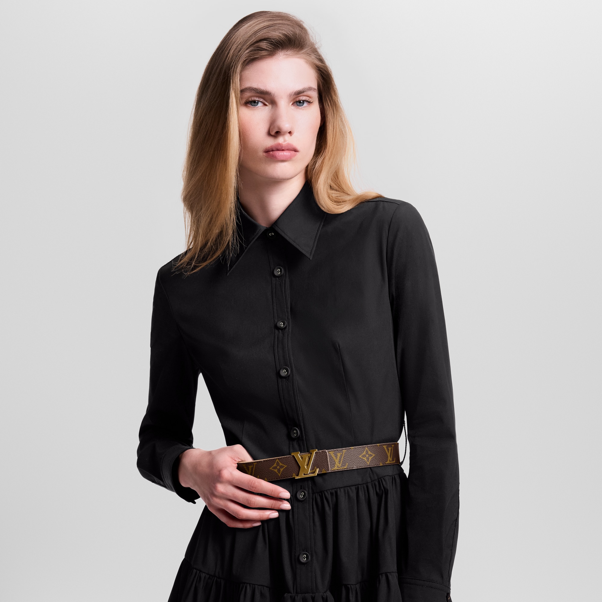 모노그램 액세서리 벨트 LV 이니셜 30mm 리버서블 벨트 | 루이비통 공식 온라인 스토어® (크게 보기)