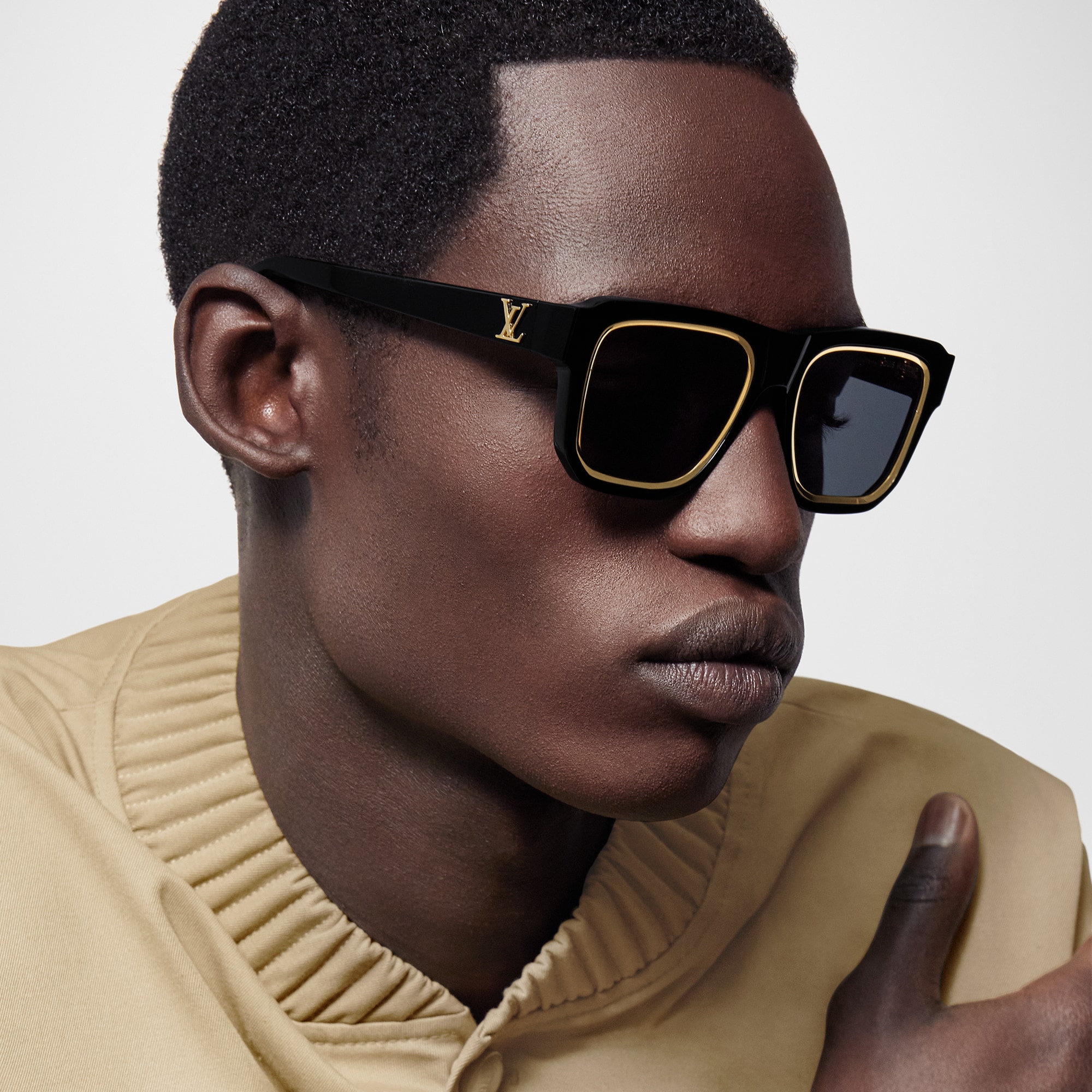 S00 액세서리 선글라스 LV 레거시 스퀘어 라지 선글라스 | 루이비통 공식 온라인 스토어® (크게 보기)