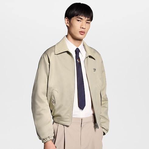LV 루이 베어 비 타이 착용 뷰