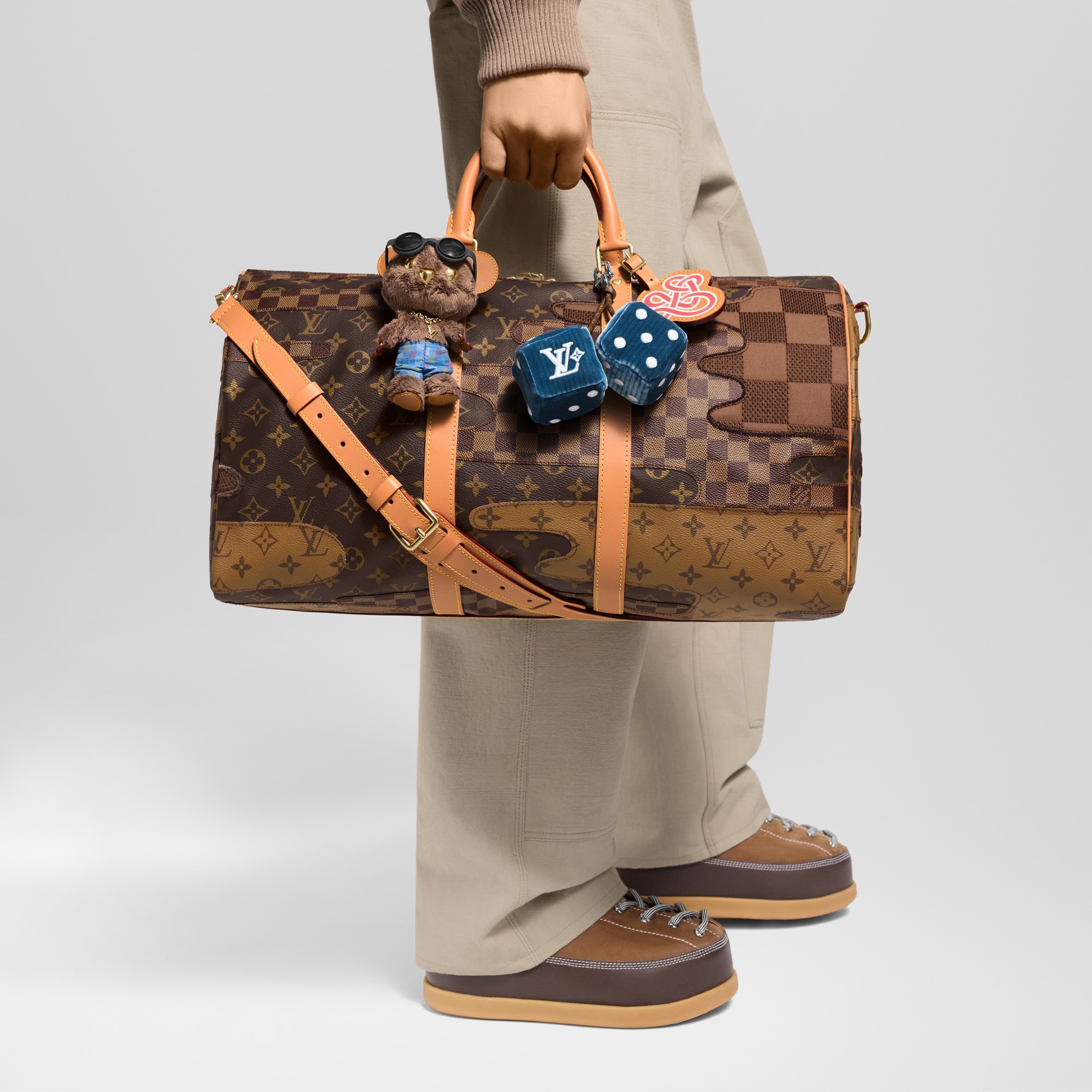 S00 액세서리 키 홀더 & 백참 LV 럭키 다이스 (LV Lucky Dice) 백 참 | 루이비통 공식 온라인 스토어® (크게 보기)