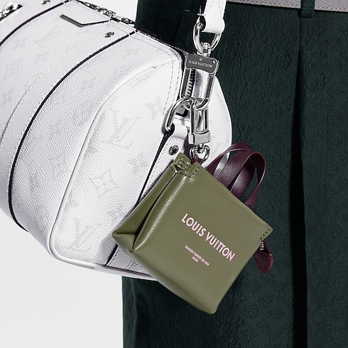 LV 미니 쇼퍼 토트 (LV Mini shopper tote) 백 참 착용 뷰