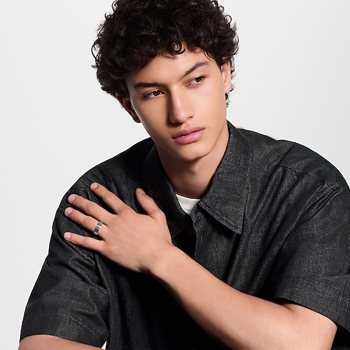 S00 패션 주얼리 반지 LV 모자이크 (LV Mosaic) 씬 반지 | 루이비통 공식 온라인 스토어® (크게 보기)