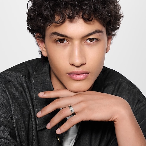 S00 패션 주얼리 반지 LV 모자이크 (LV Mosaic) 씬 반지 | 루이비통 공식 온라인 스토어® (크게 보기)