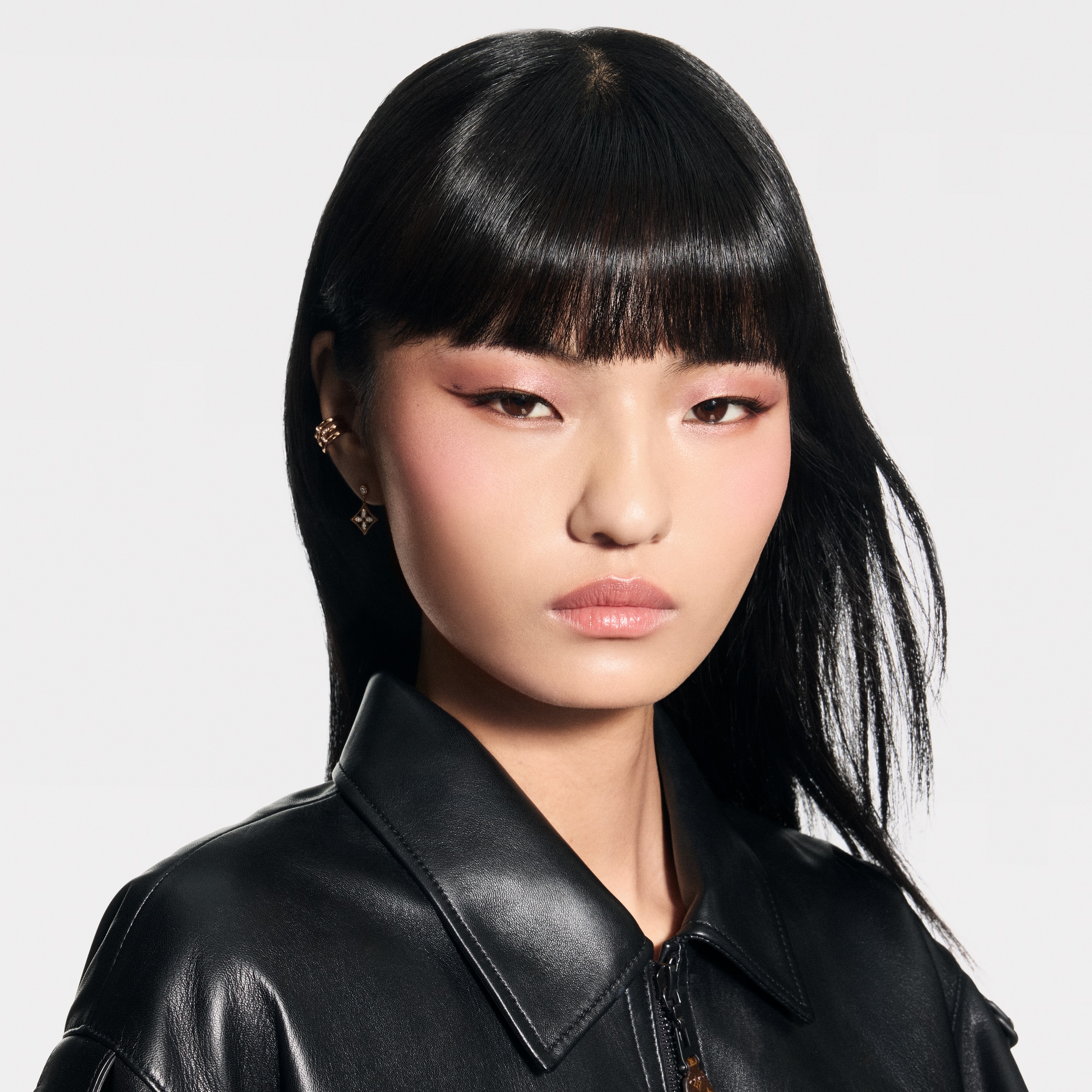  아이 } LV 옴브르 - 아이섀도우 팔레트 | 루이비통 공식 온라인 스토어® (크게 보기)