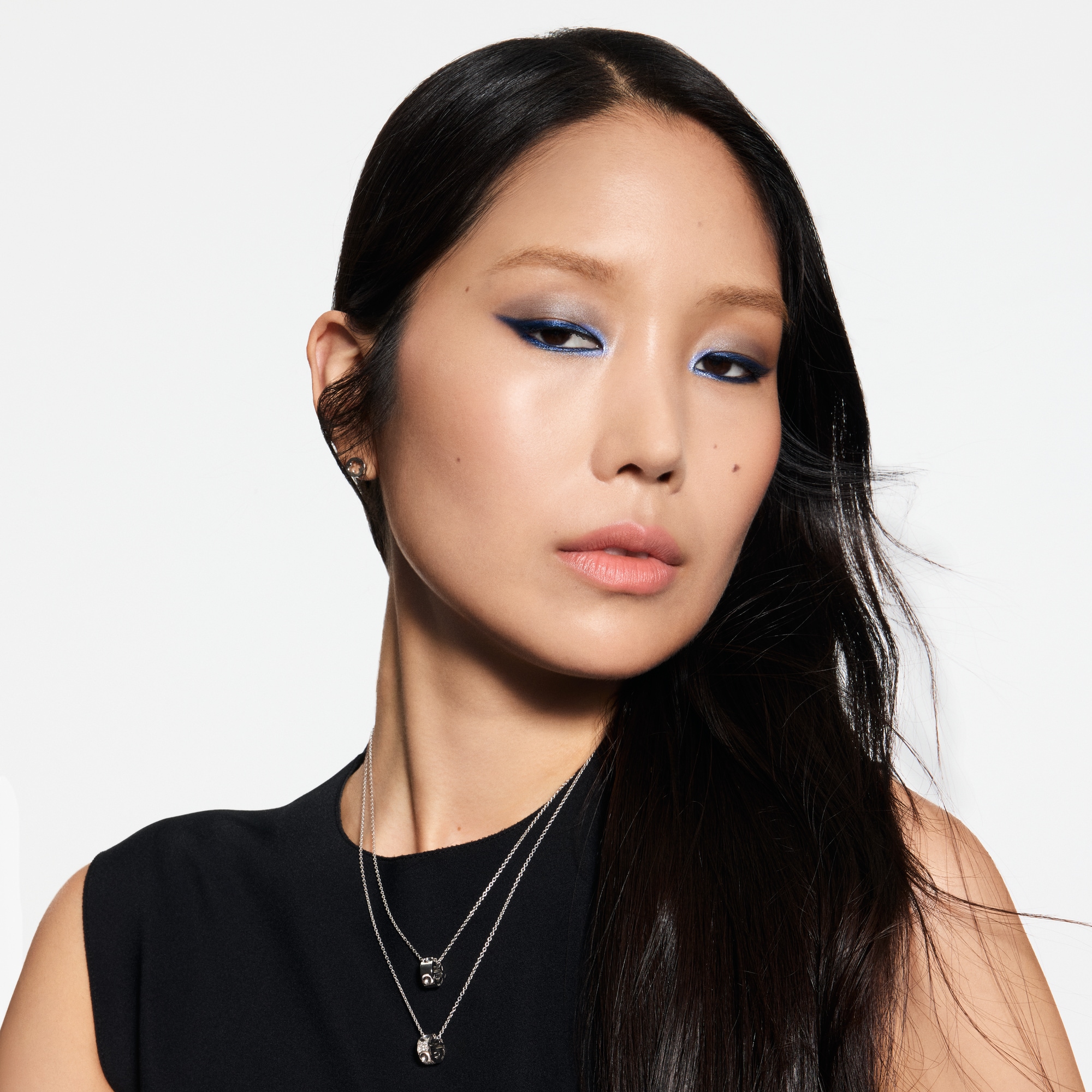  아이 } LV 옴브르 - 아이섀도우 팔레트 리필 | 루이비통 공식 온라인 스토어® (크게 보기)