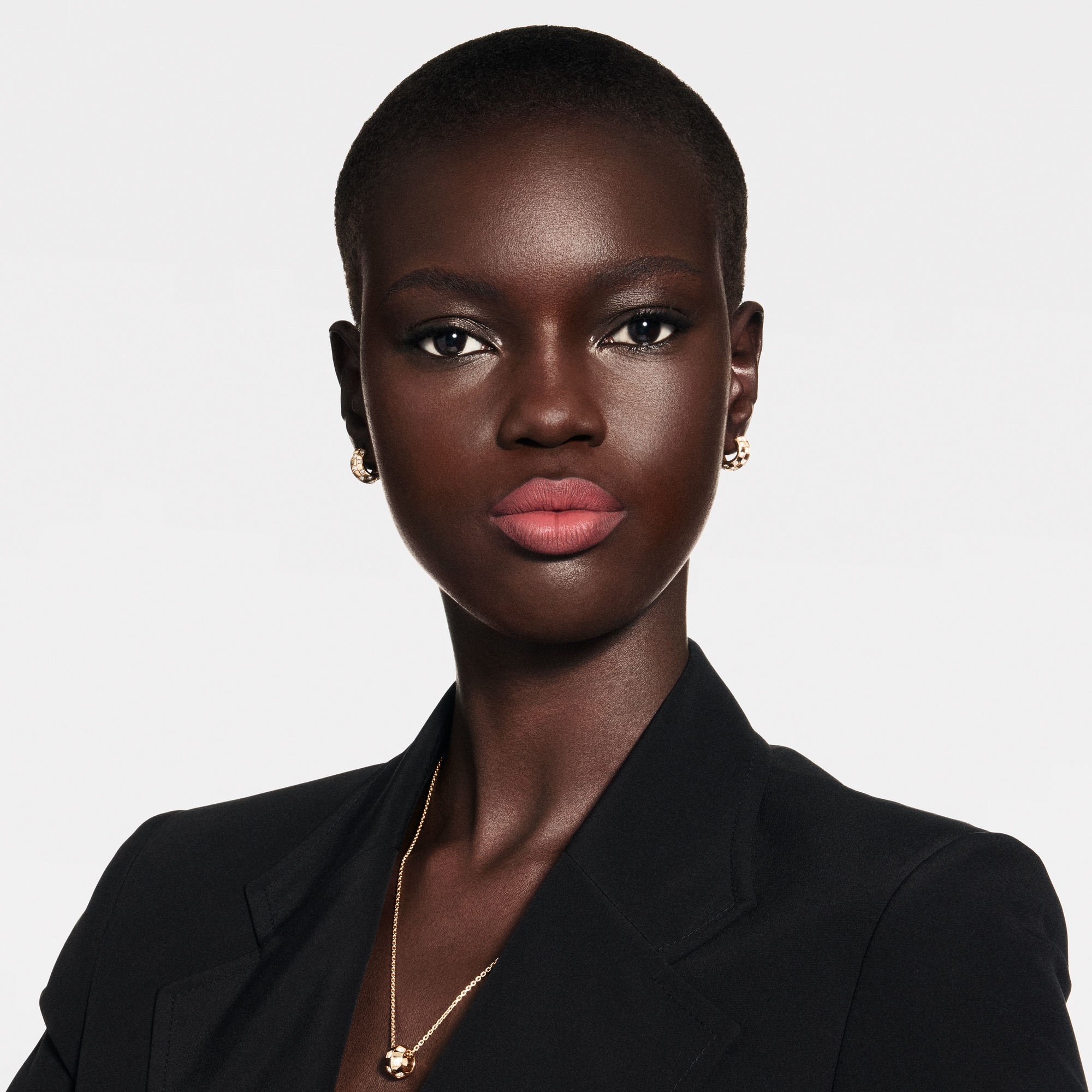  립 } LV 루즈 - 매트 립스틱 | 루이비통 공식 온라인 스토어® (크게 보기)