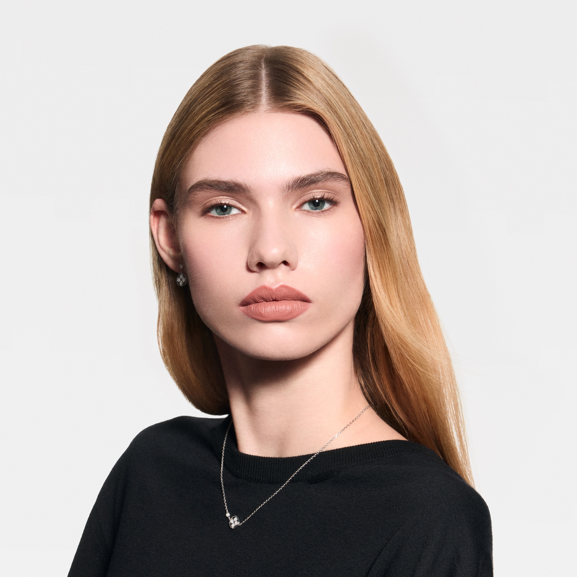  립 } LV 루즈 - 매트 립스틱 | 루이비통 공식 온라인 스토어® (크게 보기)