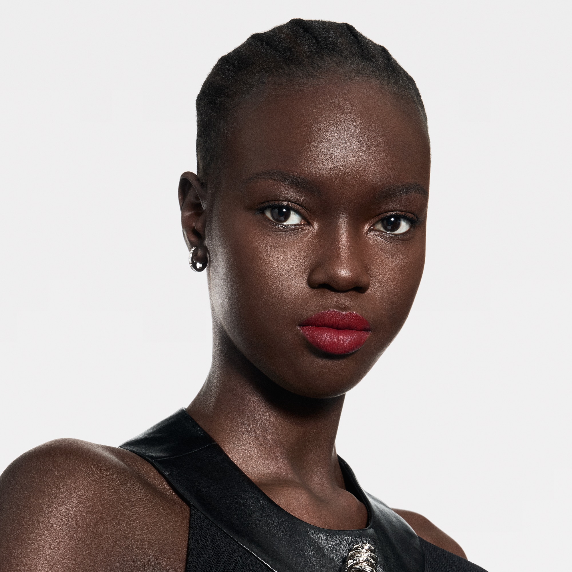  립 } LV 루즈 - 매트 립스틱 | 루이비통 공식 온라인 스토어® (크게 보기)