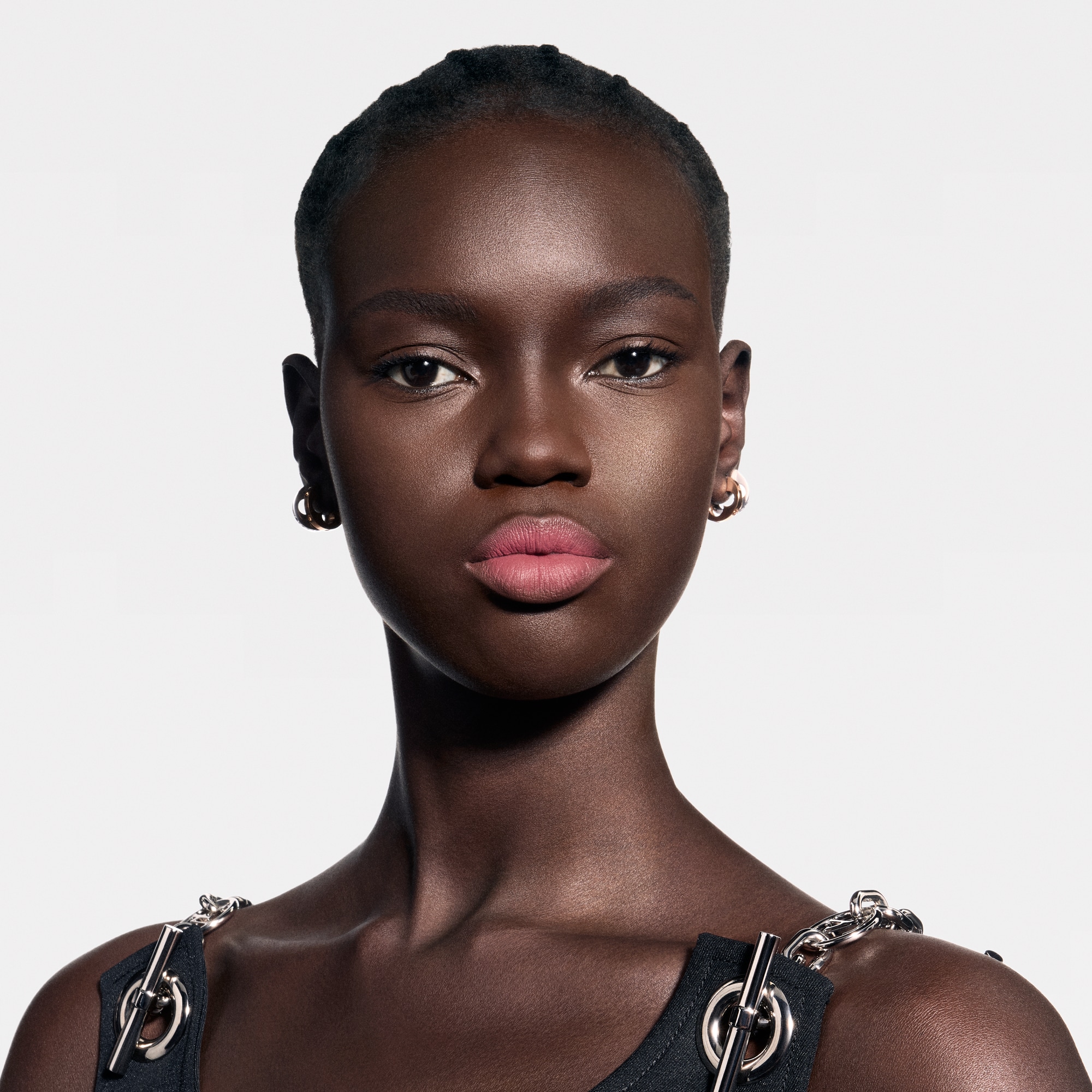  립 } LV 루즈 - 매트 립스틱 | 루이비통 공식 온라인 스토어® (크게 보기)