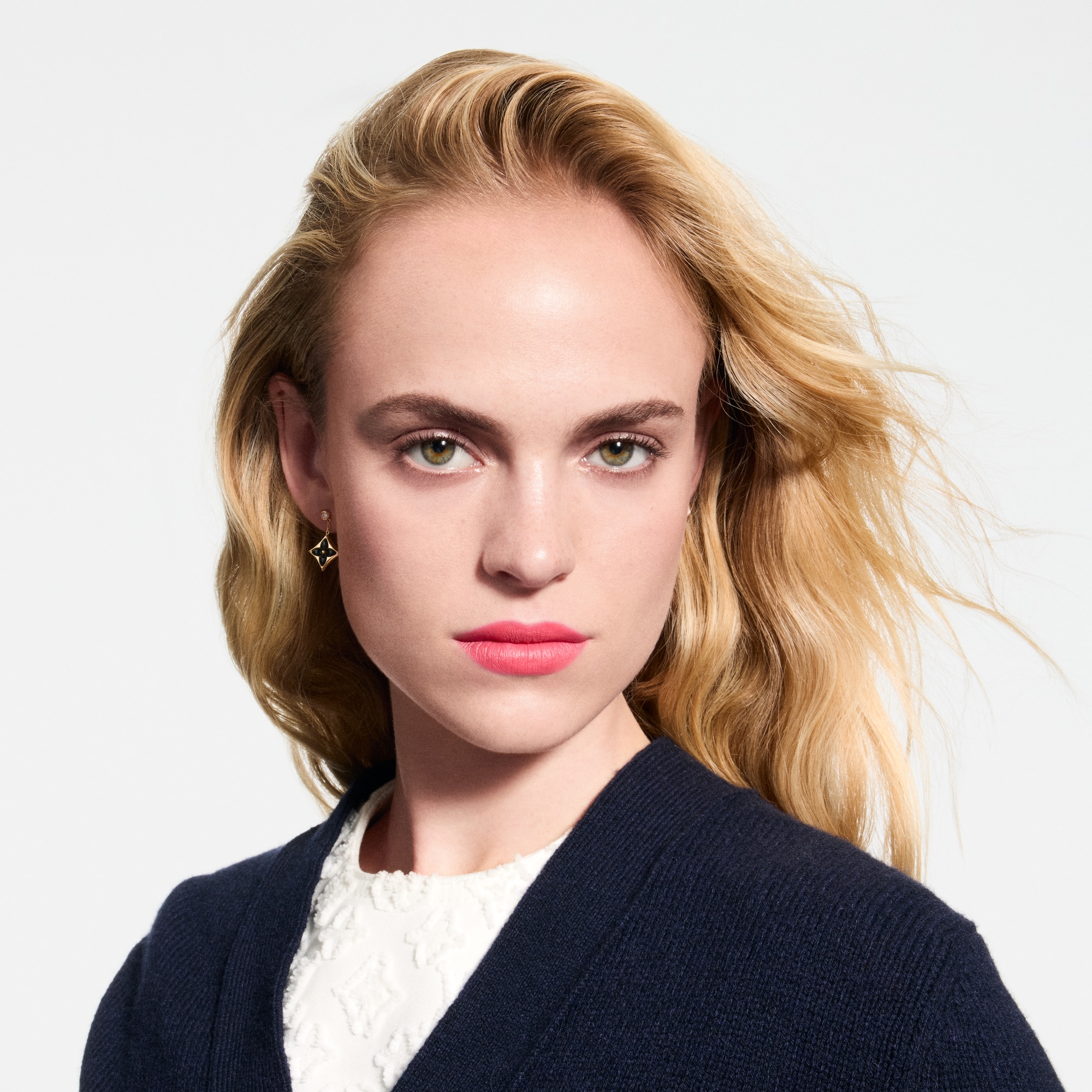  립 } LV 루즈 - 매트 립스틱 | 루이비통 공식 온라인 스토어® (크게 보기)