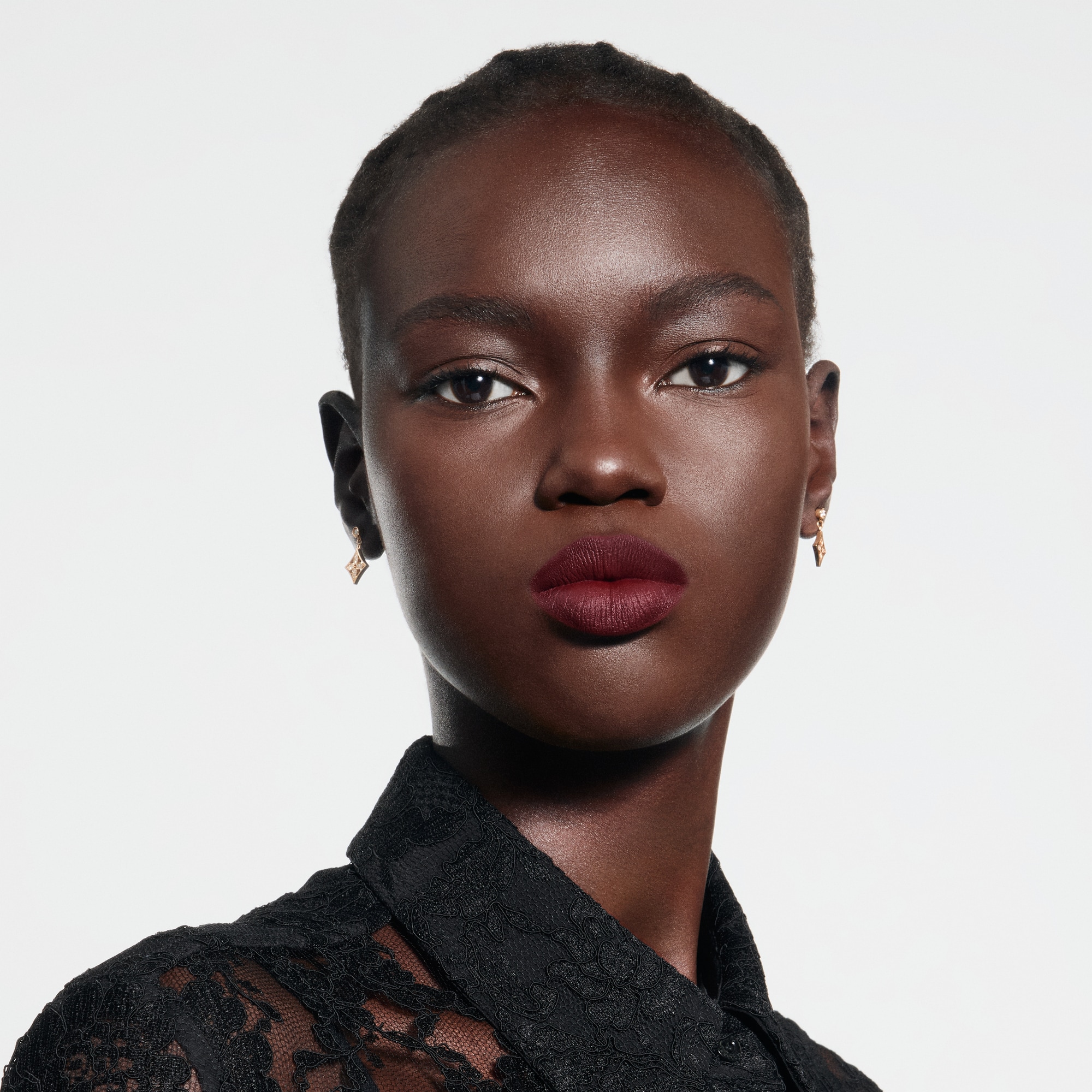  립 } LV 루즈 - 매트 립스틱 | 루이비통 공식 온라인 스토어® (크게 보기)