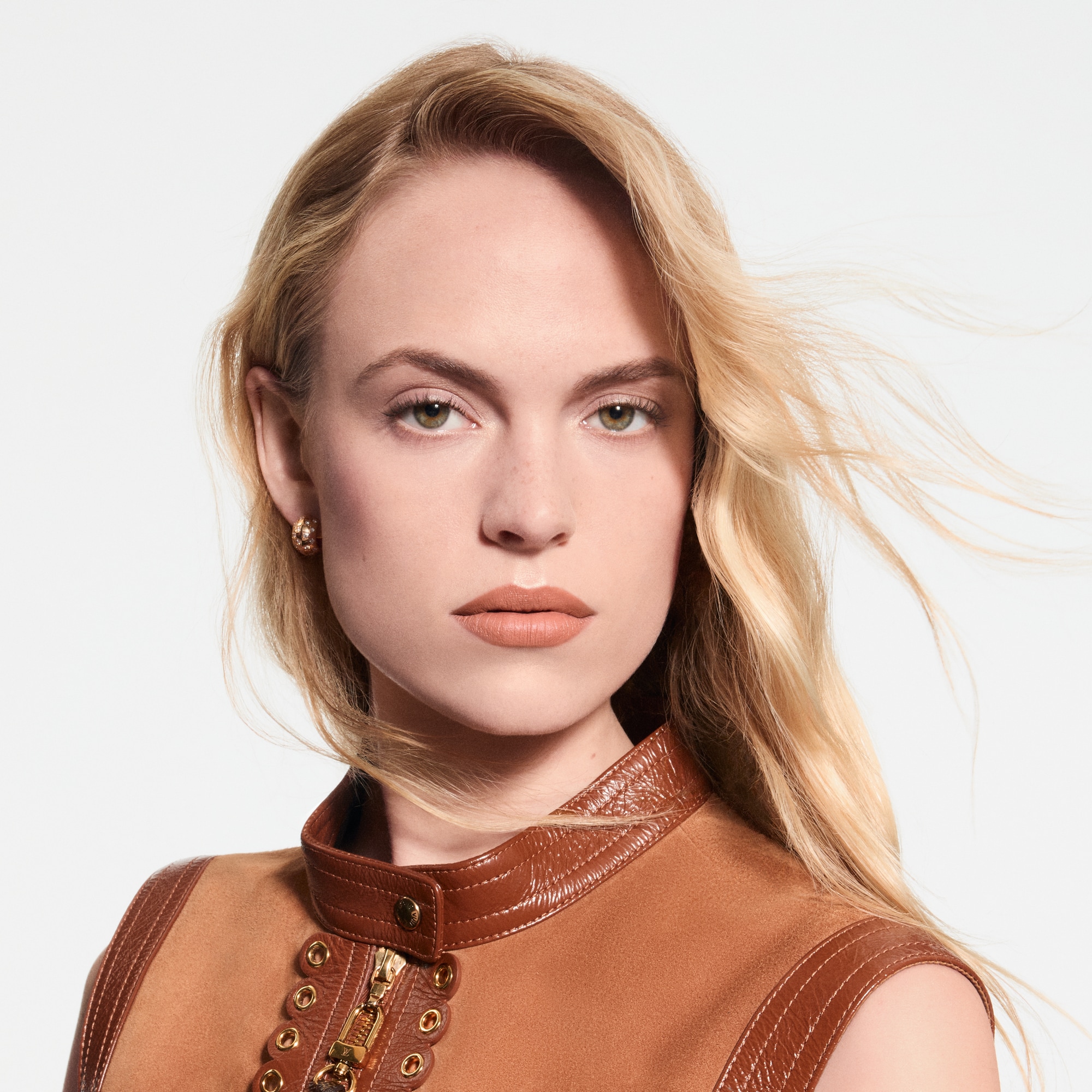  립 } LV 루즈 - 매트 립스틱 리필 | 루이비통 공식 온라인 스토어® (크게 보기)