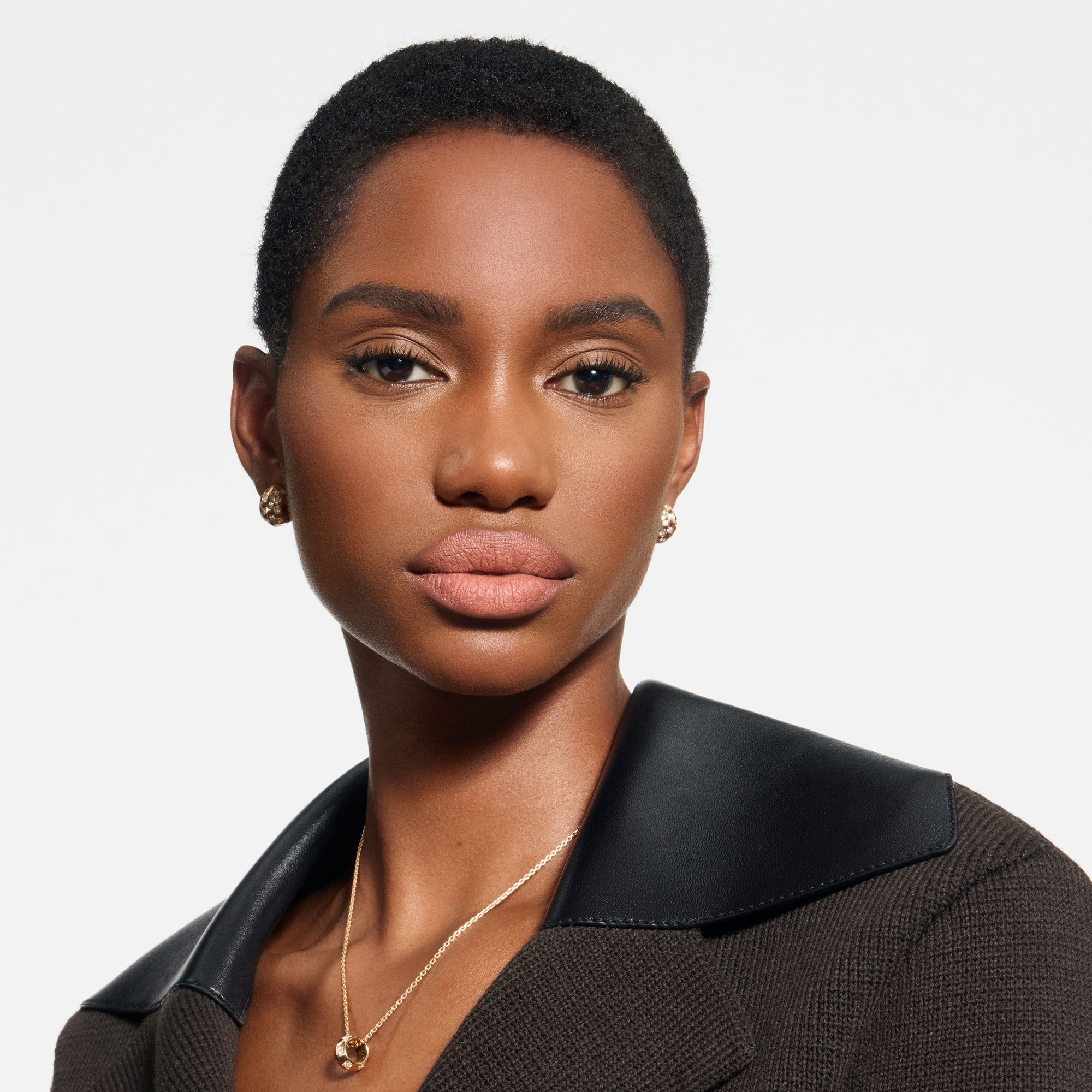  립 } LV 루즈 - 매트 립스틱 리필 | 루이비통 공식 온라인 스토어® (크게 보기)