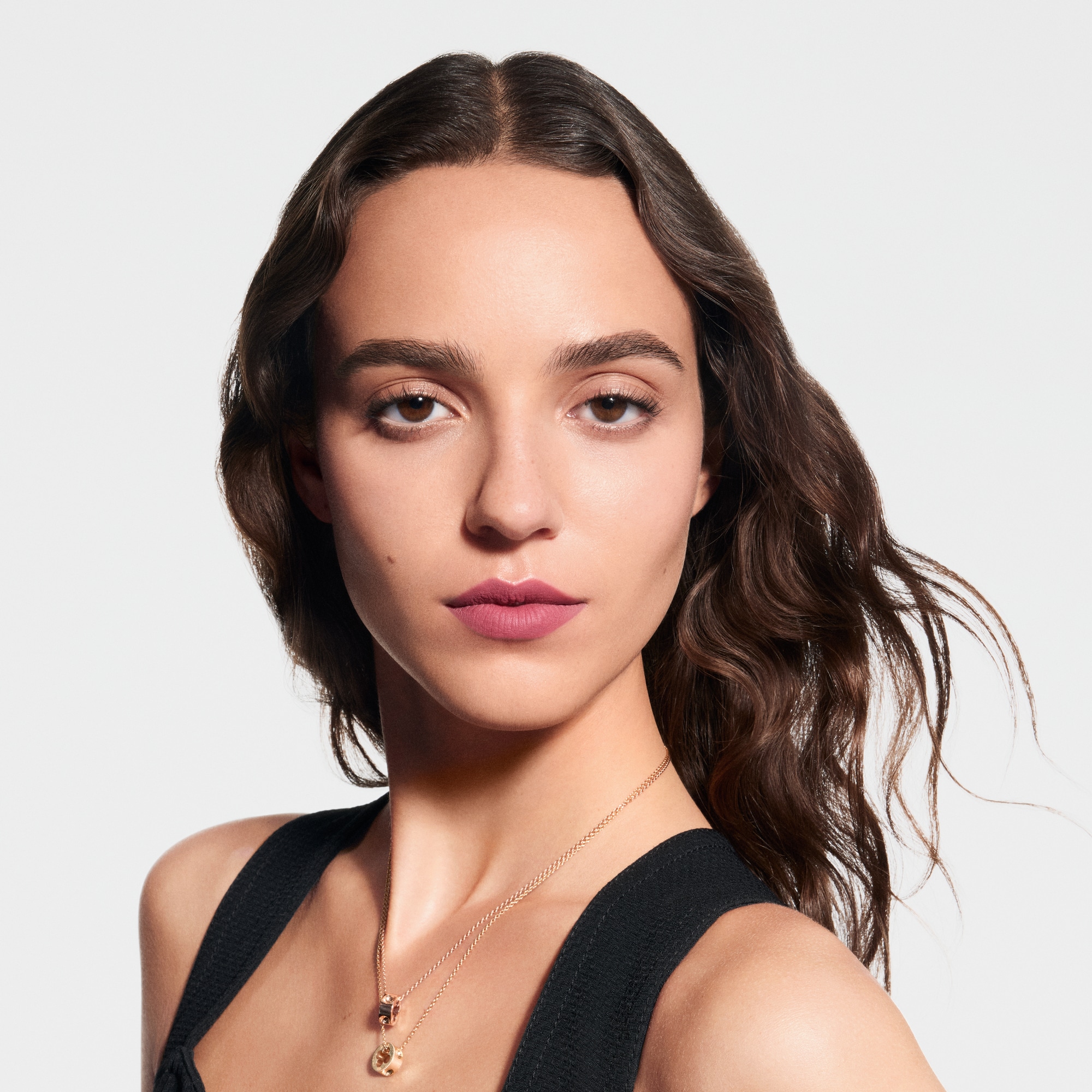  립 } LV 루즈 - 매트 립스틱 리필 | 루이비통 공식 온라인 스토어® (크게 보기)