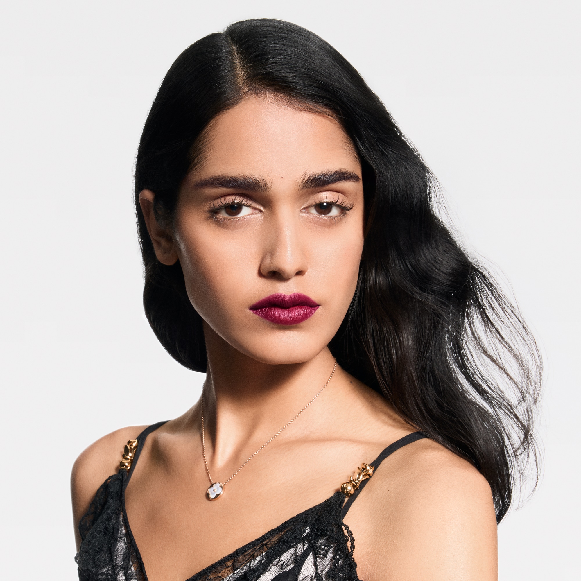  립 } LV 루즈 - 매트 립스틱 리필 | 루이비통 공식 온라인 스토어® (크게 보기)