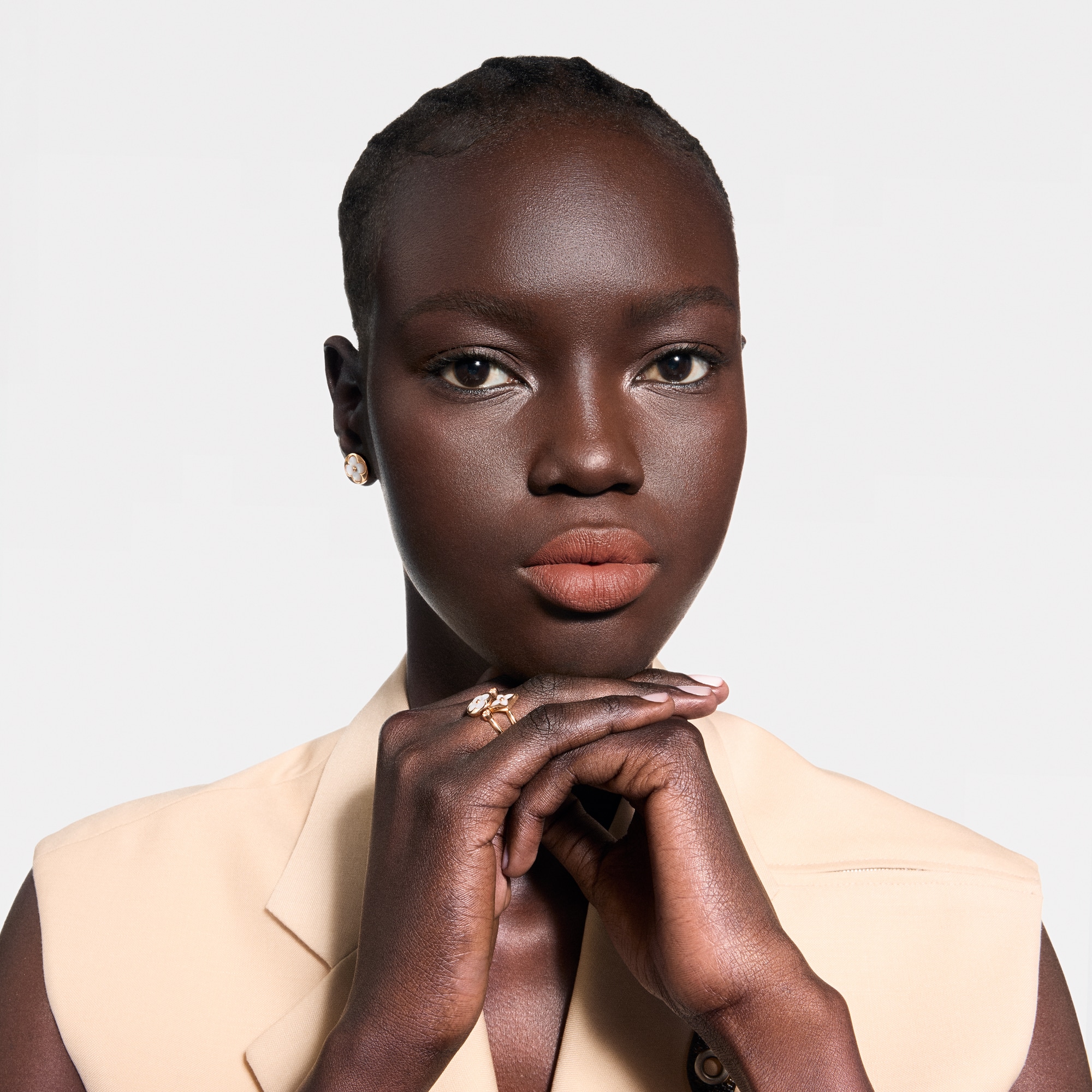  립 } LV 루즈 - 매트 립스틱 리필 | 루이비통 공식 온라인 스토어® (크게 보기)