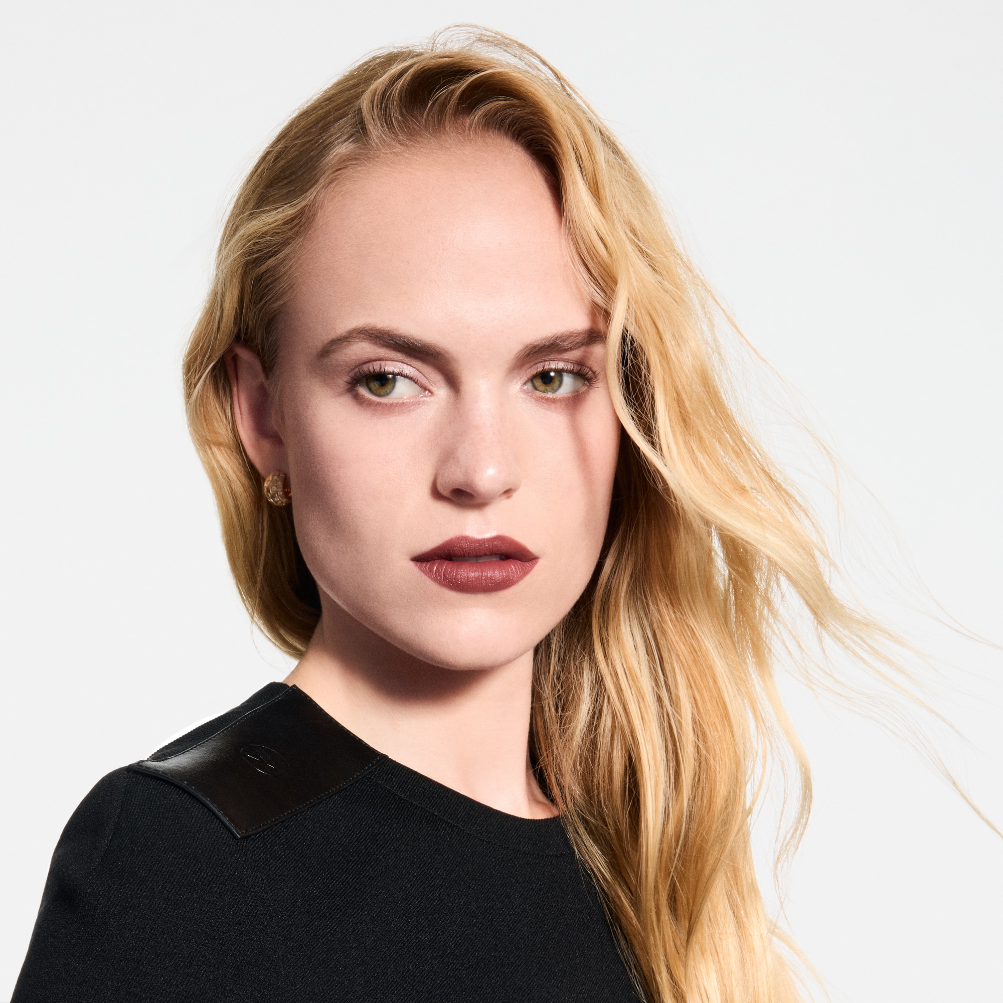  립 } LV 루즈 - 매트 립스틱 리필 | 루이비통 공식 온라인 스토어® (크게 보기)