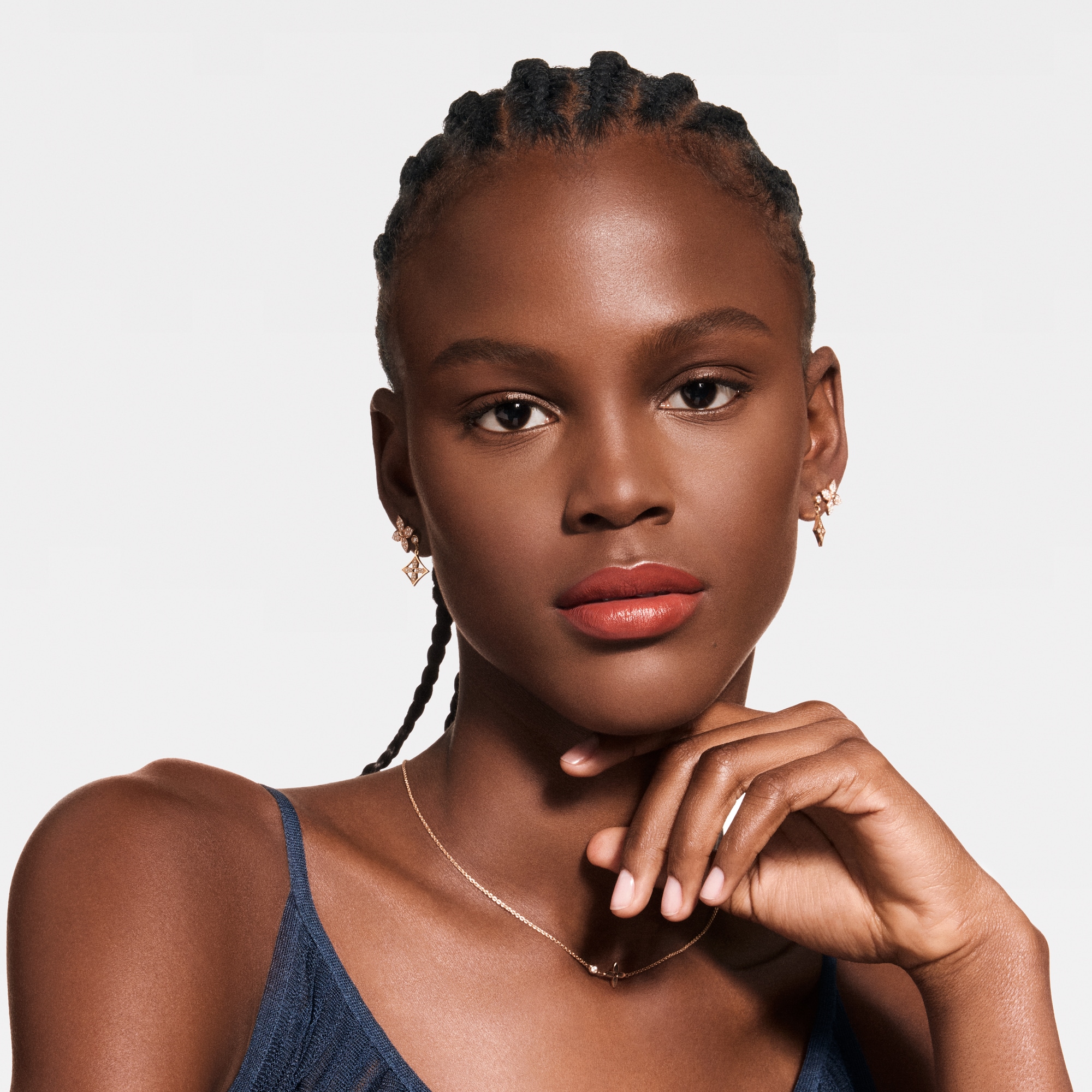  립 } LV 루즈 - 새틴 립스틱 리필 | 루이비통 공식 온라인 스토어® (크게 보기)