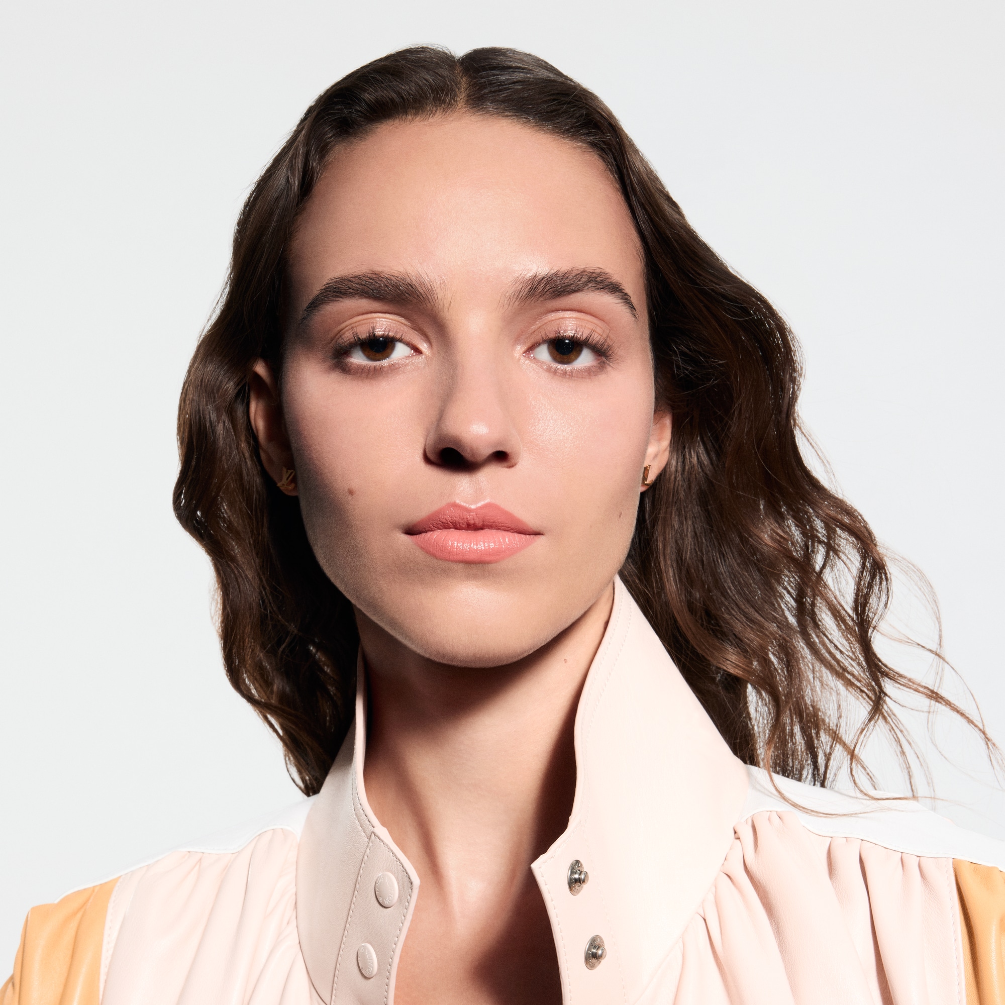  립 } LV 루즈 - 새틴 립스틱 리필 | 루이비통 공식 온라인 스토어® (크게 보기)