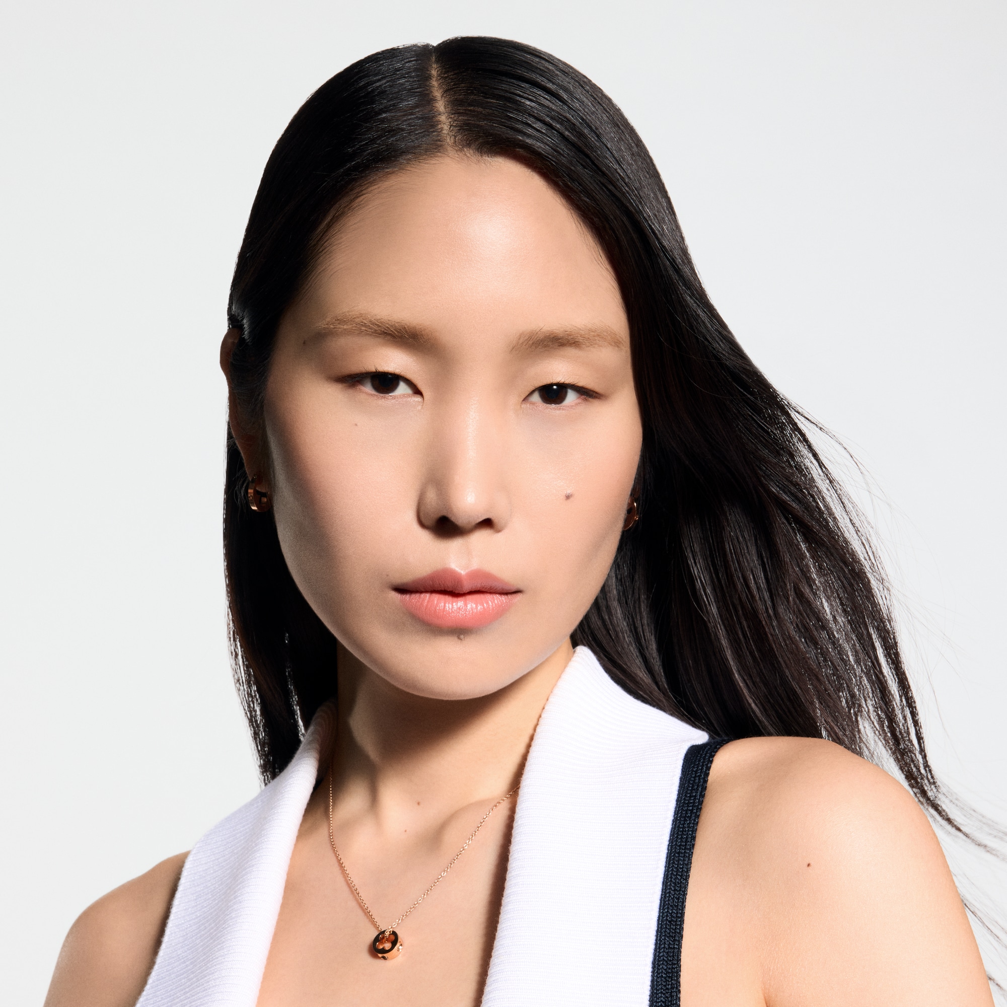  립 } LV 루즈 - 새틴 립스틱 리필 | 루이비통 공식 온라인 스토어® (크게 보기)