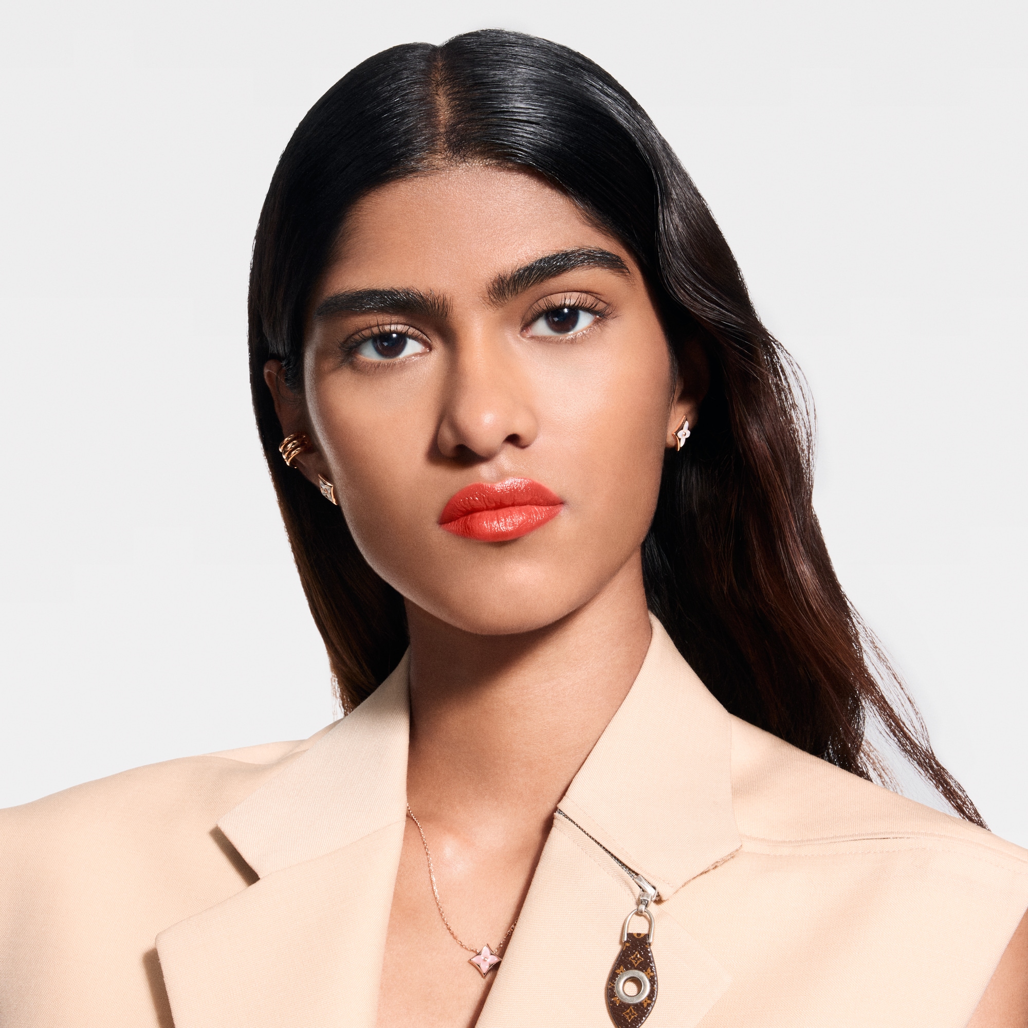  립 } LV 루즈 - 새틴 립스틱 리필 | 루이비통 공식 온라인 스토어® (크게 보기)