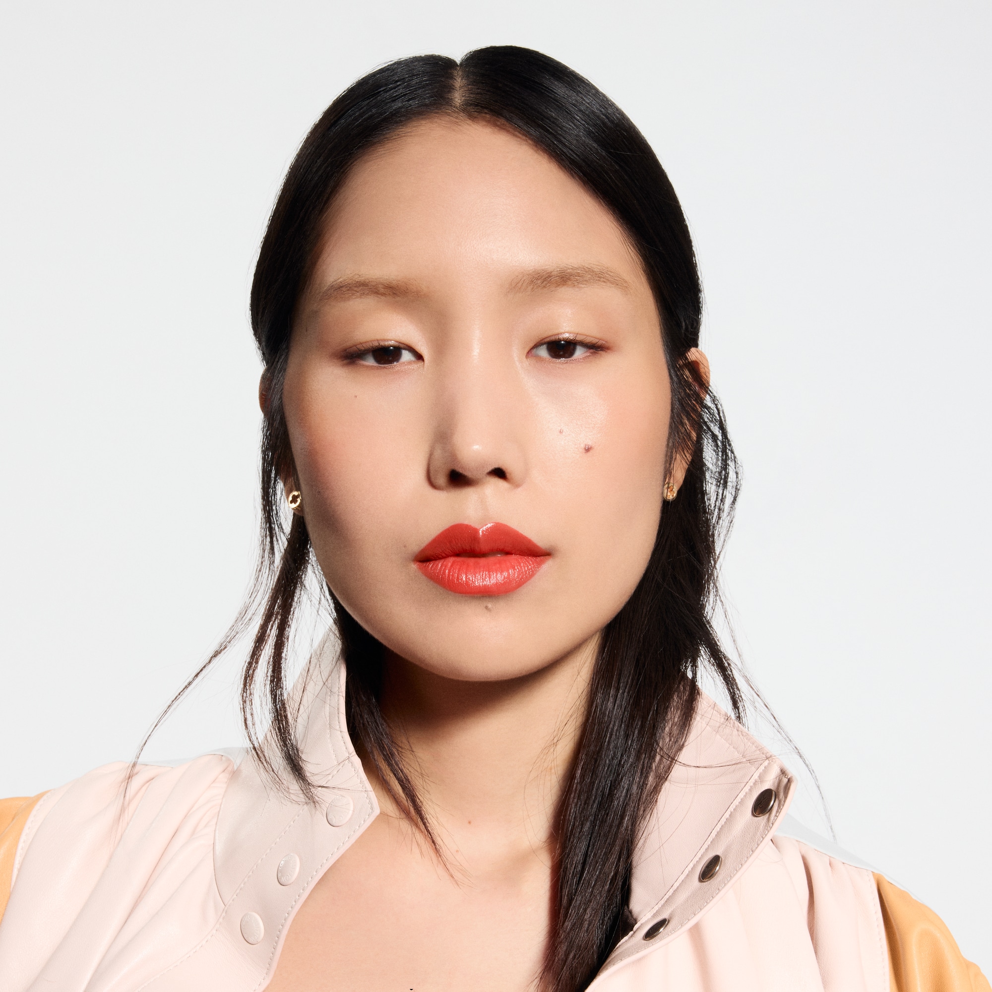  립 } LV 루즈 - 새틴 립스틱 리필 | 루이비통 공식 온라인 스토어® (크게 보기)