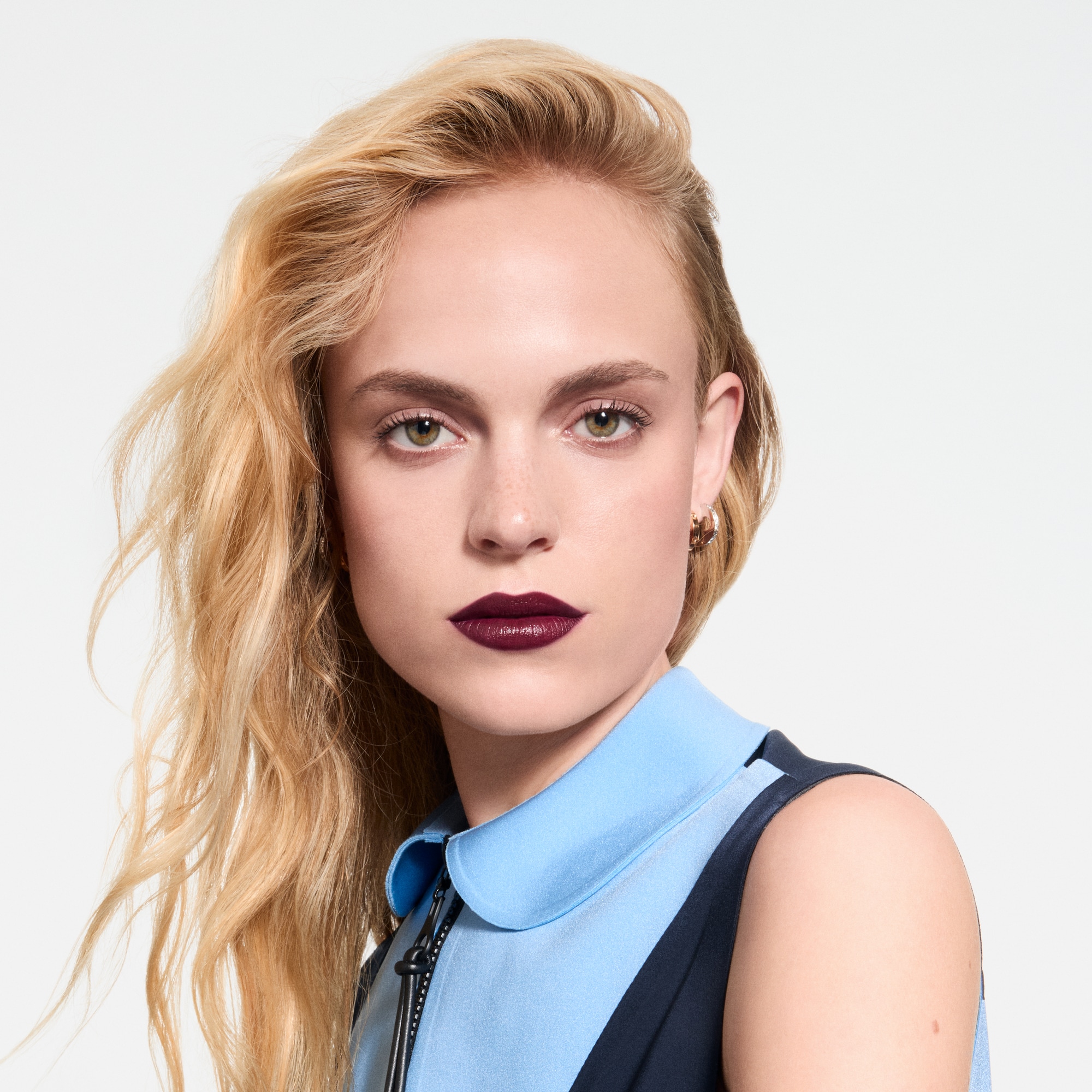  립 } LV 루즈 - 새틴 립스틱 리필 | 루이비통 공식 온라인 스토어® (크게 보기)