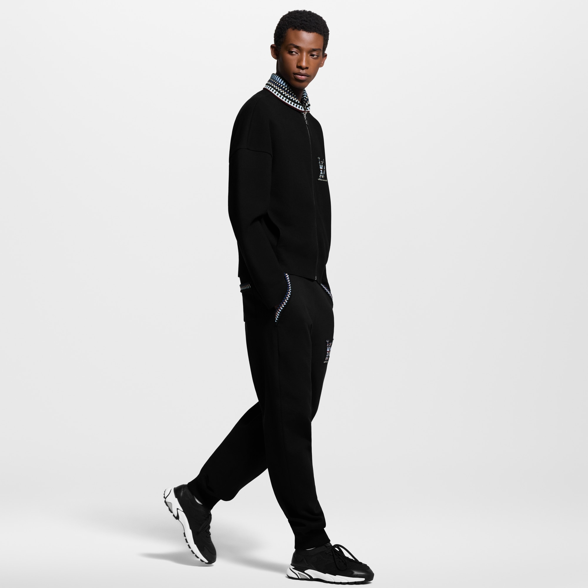  슈즈 스니커즈 LV 러너 태틱 스니커즈 | 루이비통 공식 온라인 스토어® (크게 보기)