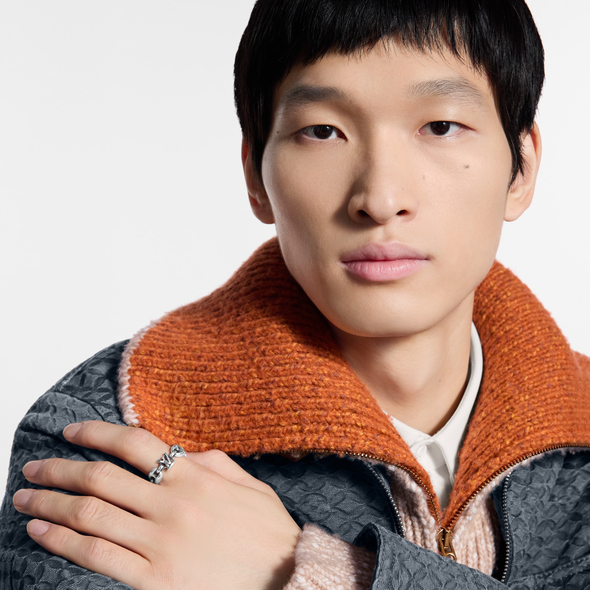 S00 패션 주얼리 반지 LV 세일러 (LV Sailor) 반지 | 루이비통 공식 온라인 스토어® (크게 보기)