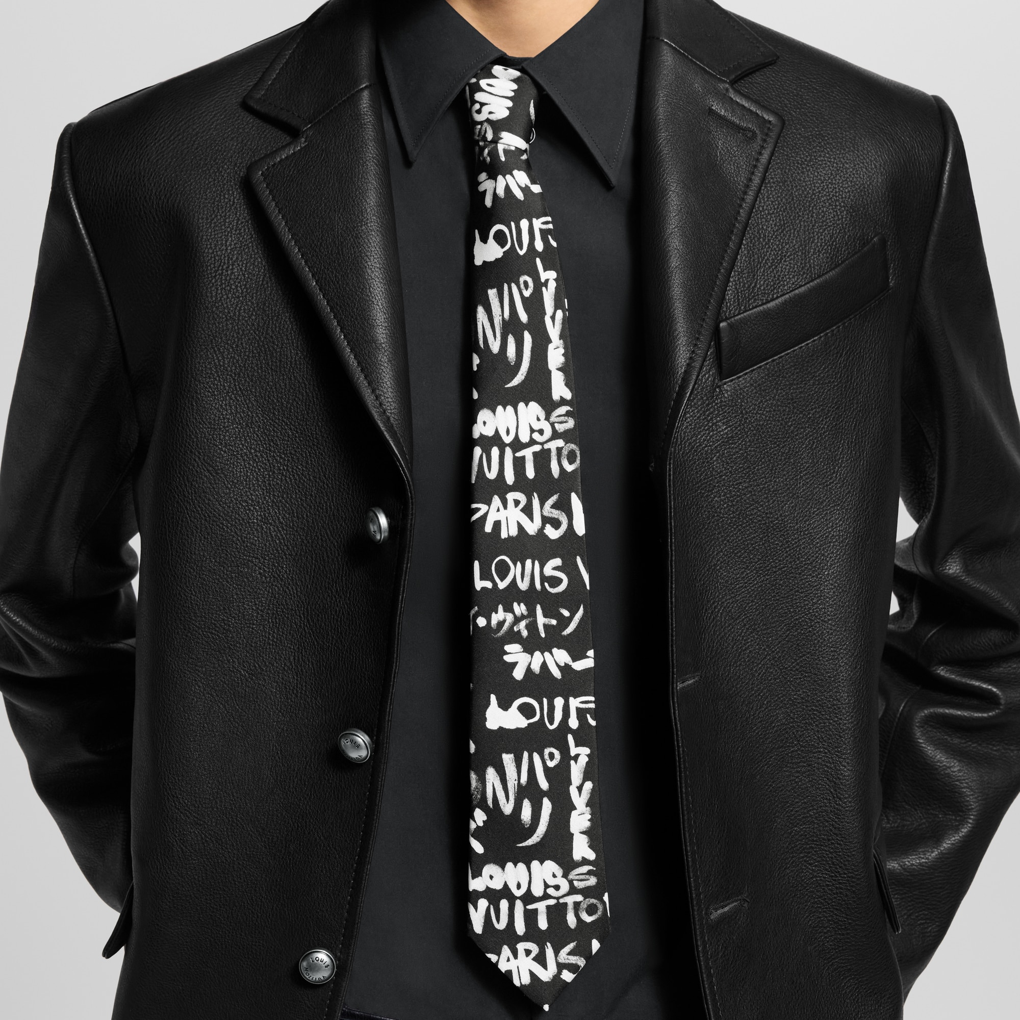 S00 Accessories 타이 & 포켓 스퀘어 LV 스크리블 (LV Scribble) 타이 | 루이비통 공식 온라인 스토어® (크게 보기)