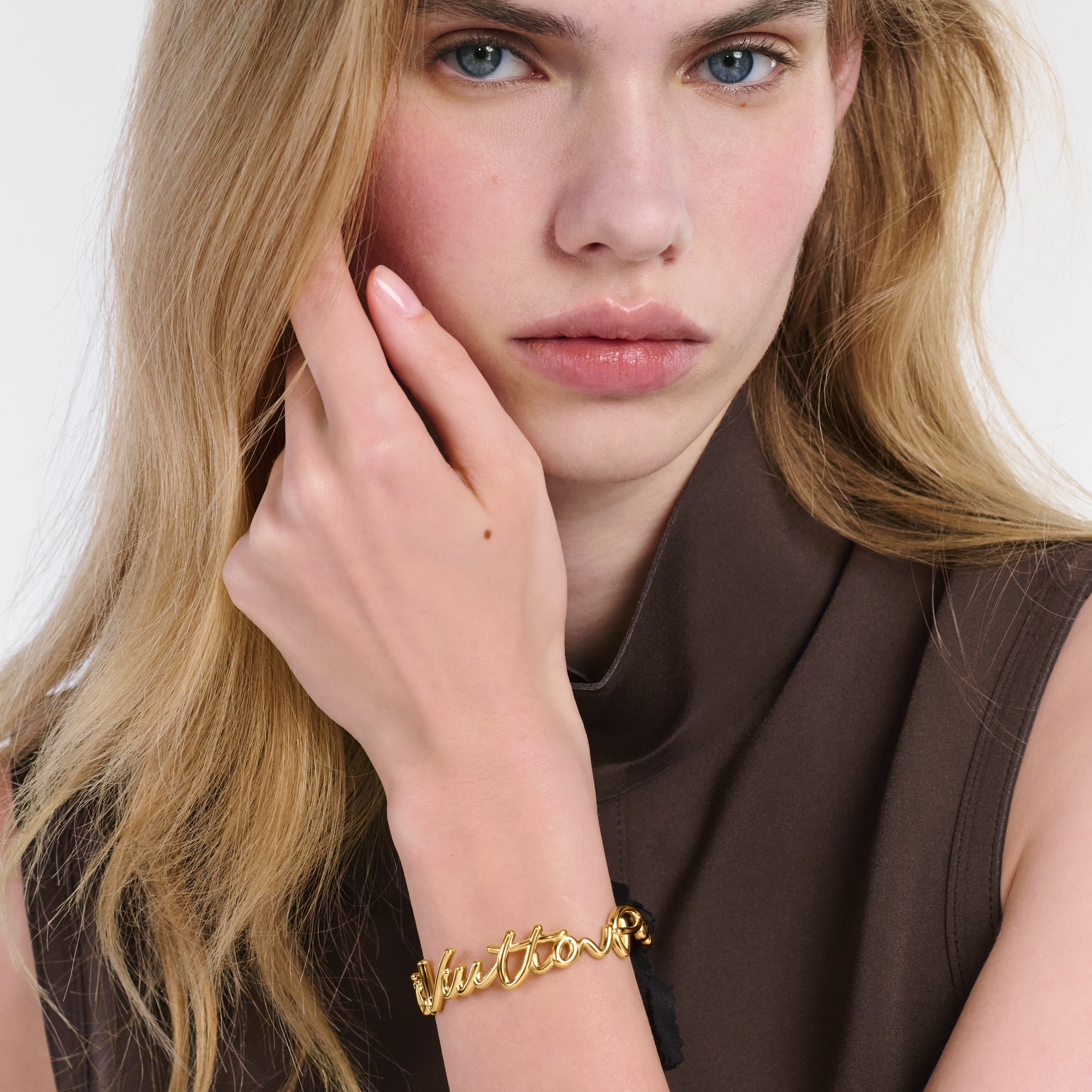 S00 패션 주얼리 팔찌 LV 스크립트 팔찌 | 루이비통 공식 온라인 스토어® (크게 보기)