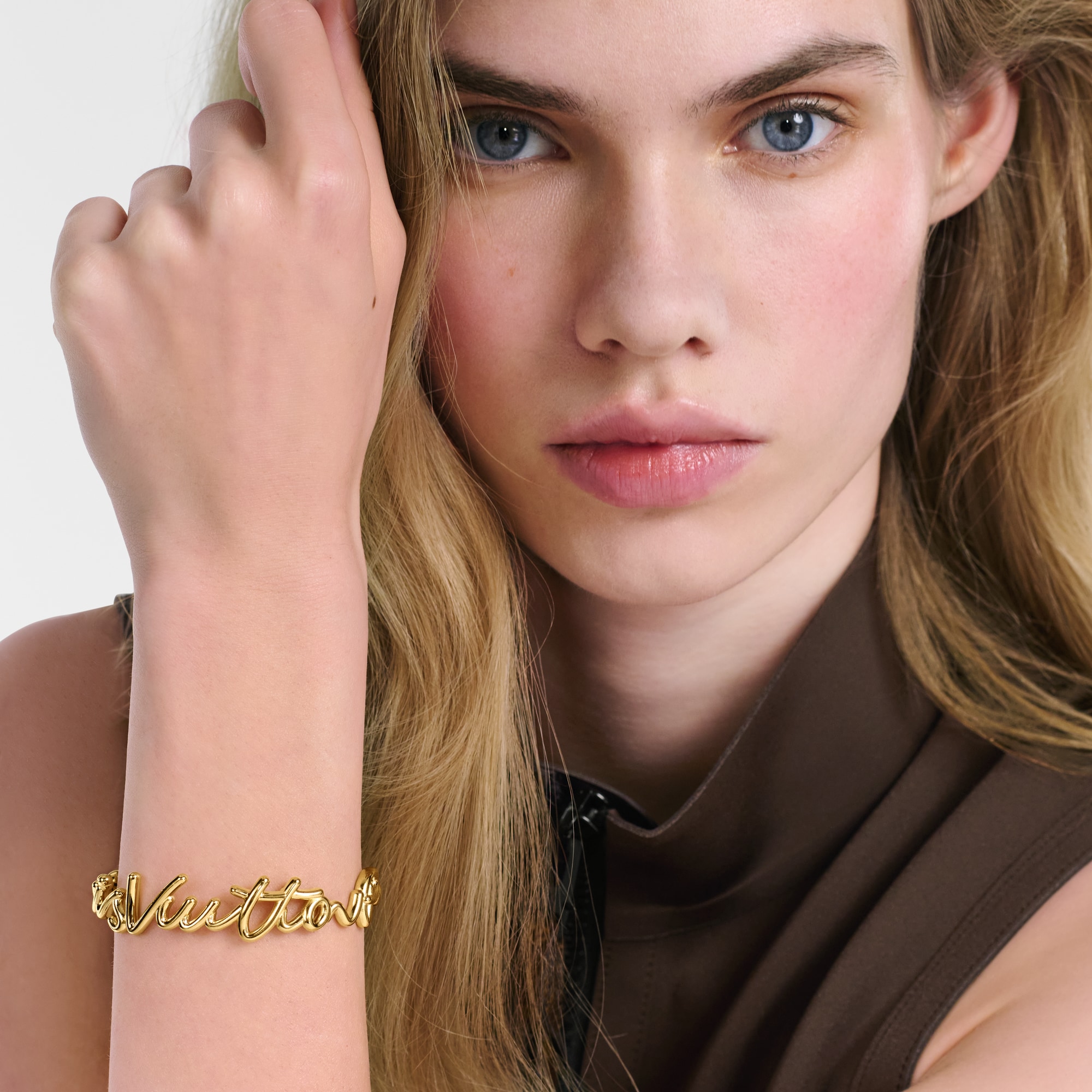 S00 패션 주얼리 팔찌 LV 스크립트 팔찌 | 루이비통 공식 온라인 스토어® (크게 보기)