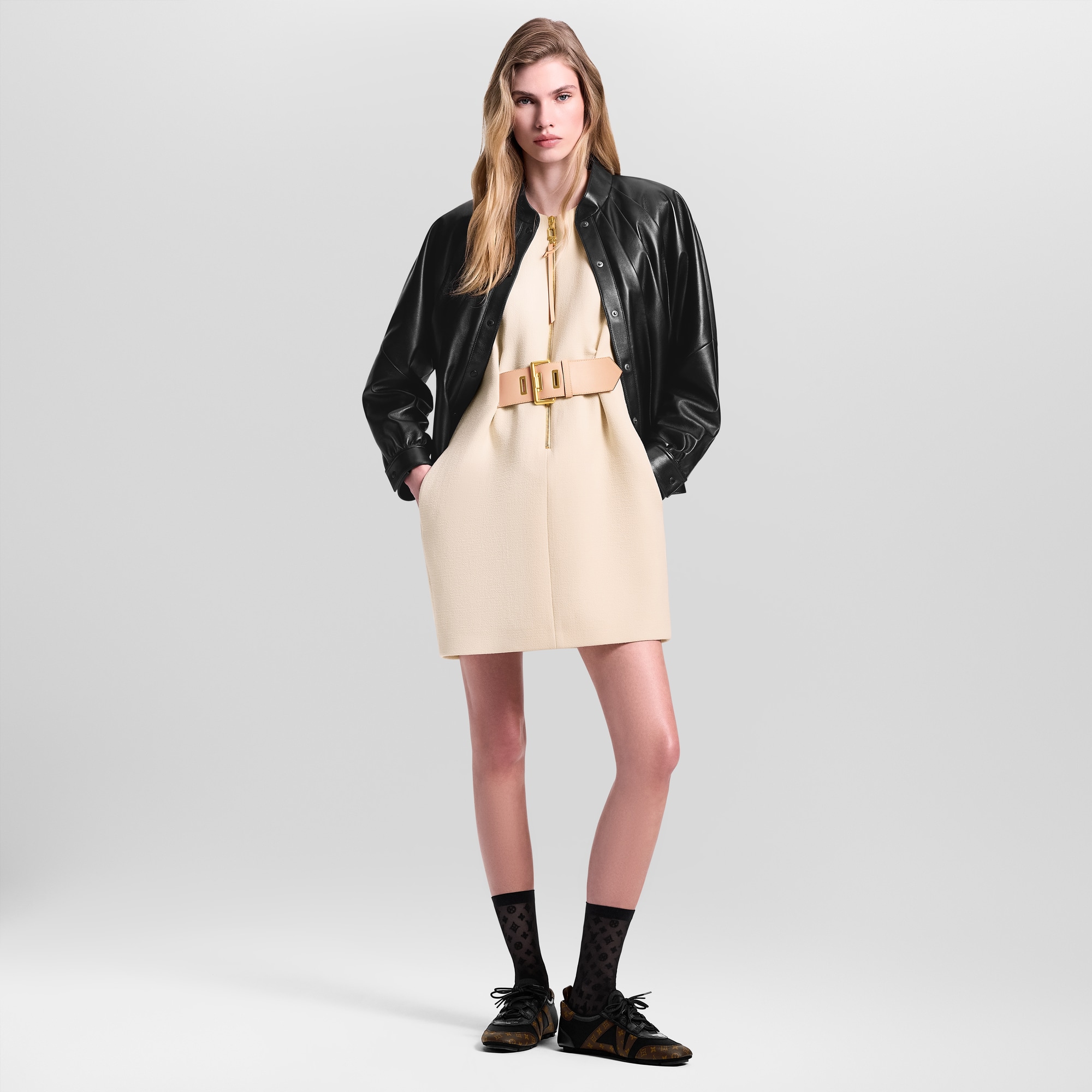  슈즈 스니커즈 LV 스니커리나 | 루이비통 공식 온라인 스토어® (크게 보기)