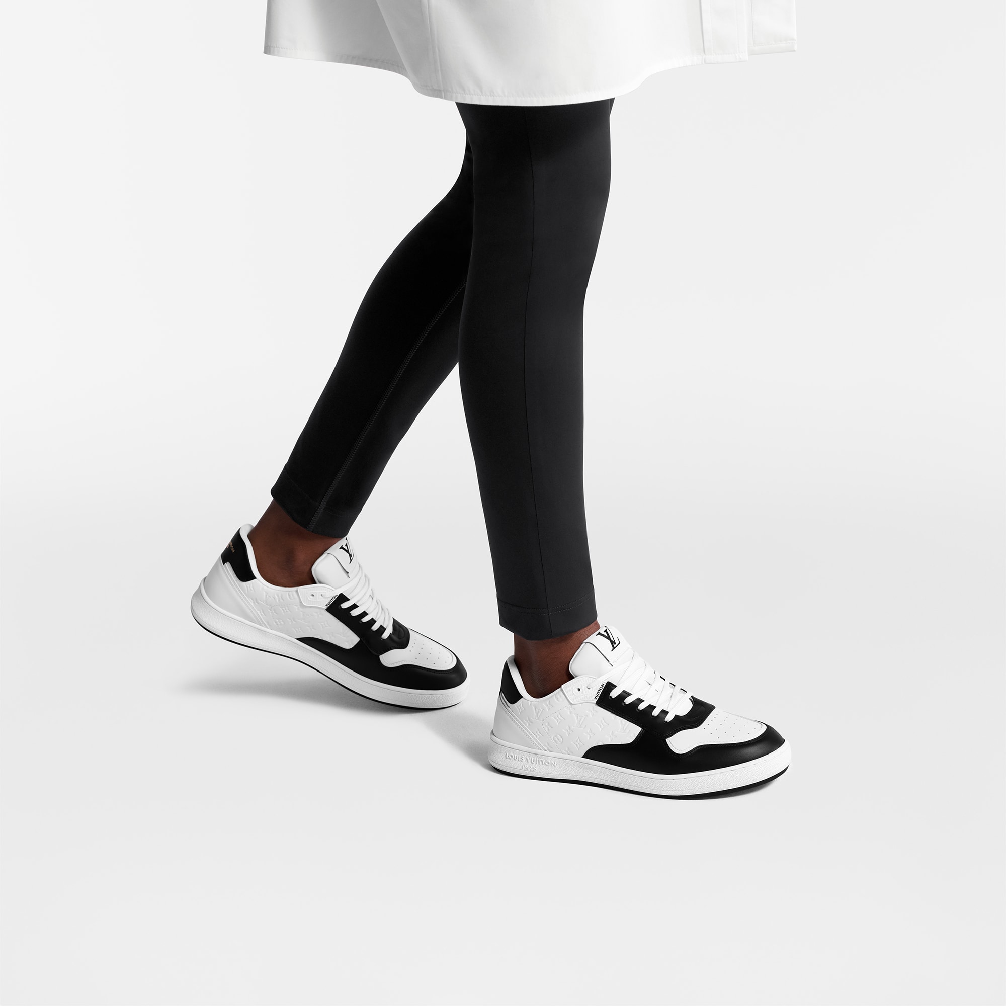  Discontinued Product Obs 16 LV 스타디움 스니커즈 | 루이비통 공식 온라인 스토어® (크게 보기)